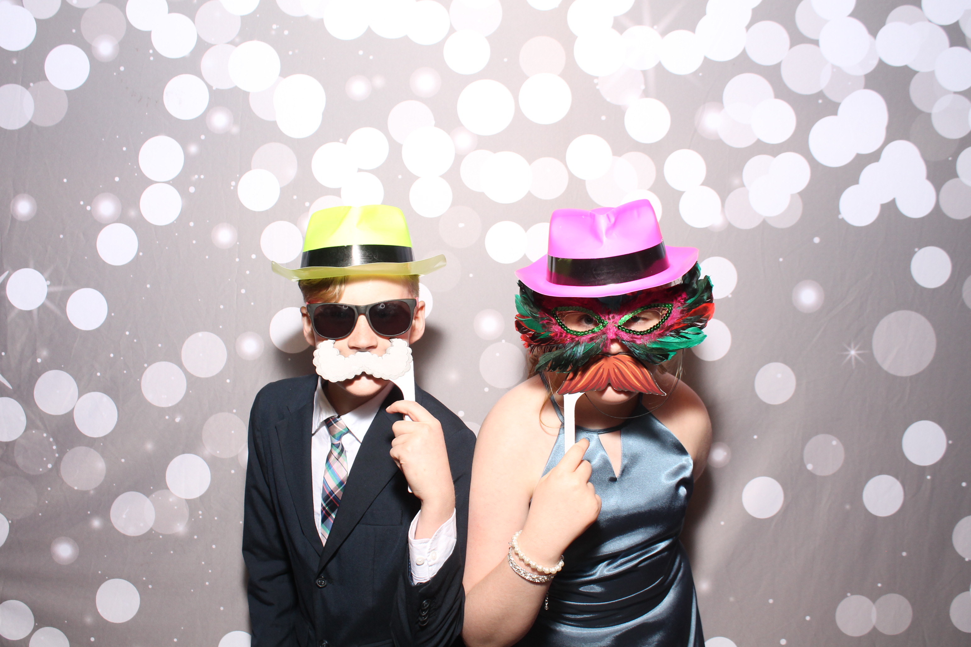 Sarah & Steven  | View more photos from the event at gallery.photoboothcincy.com/u/PhotoBoothCincy/Sarah-Steven