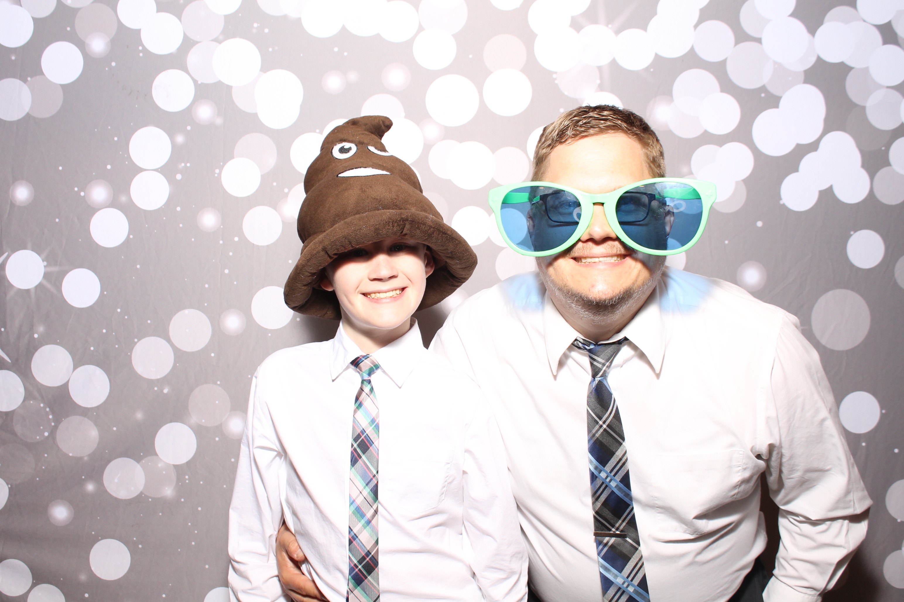 Sarah & Steven  | View more photos from the event at gallery.photoboothcincy.com/u/PhotoBoothCincy/Sarah-Steven