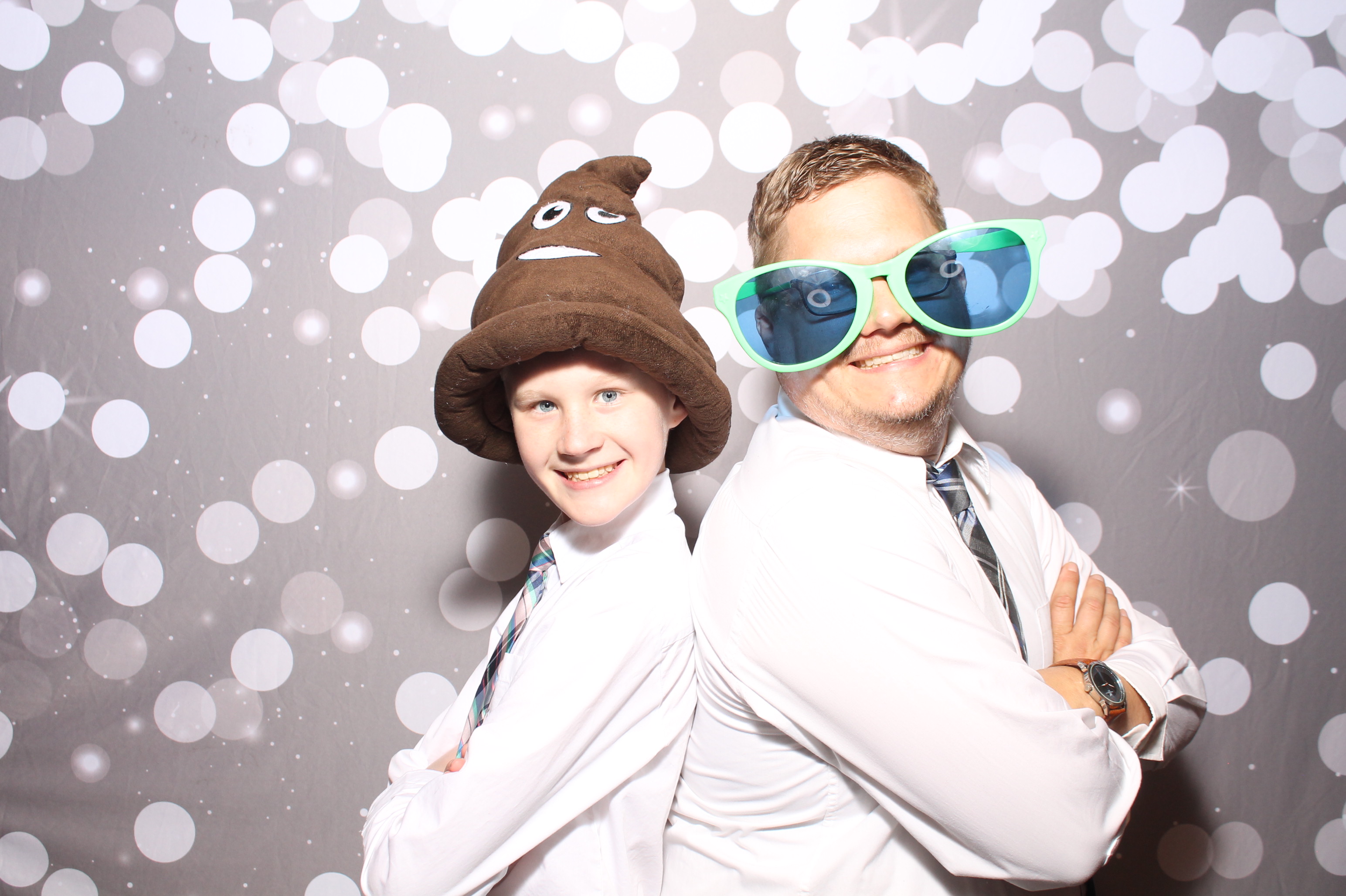 Sarah & Steven  | View more photos from the event at gallery.photoboothcincy.com/u/PhotoBoothCincy/Sarah-Steven