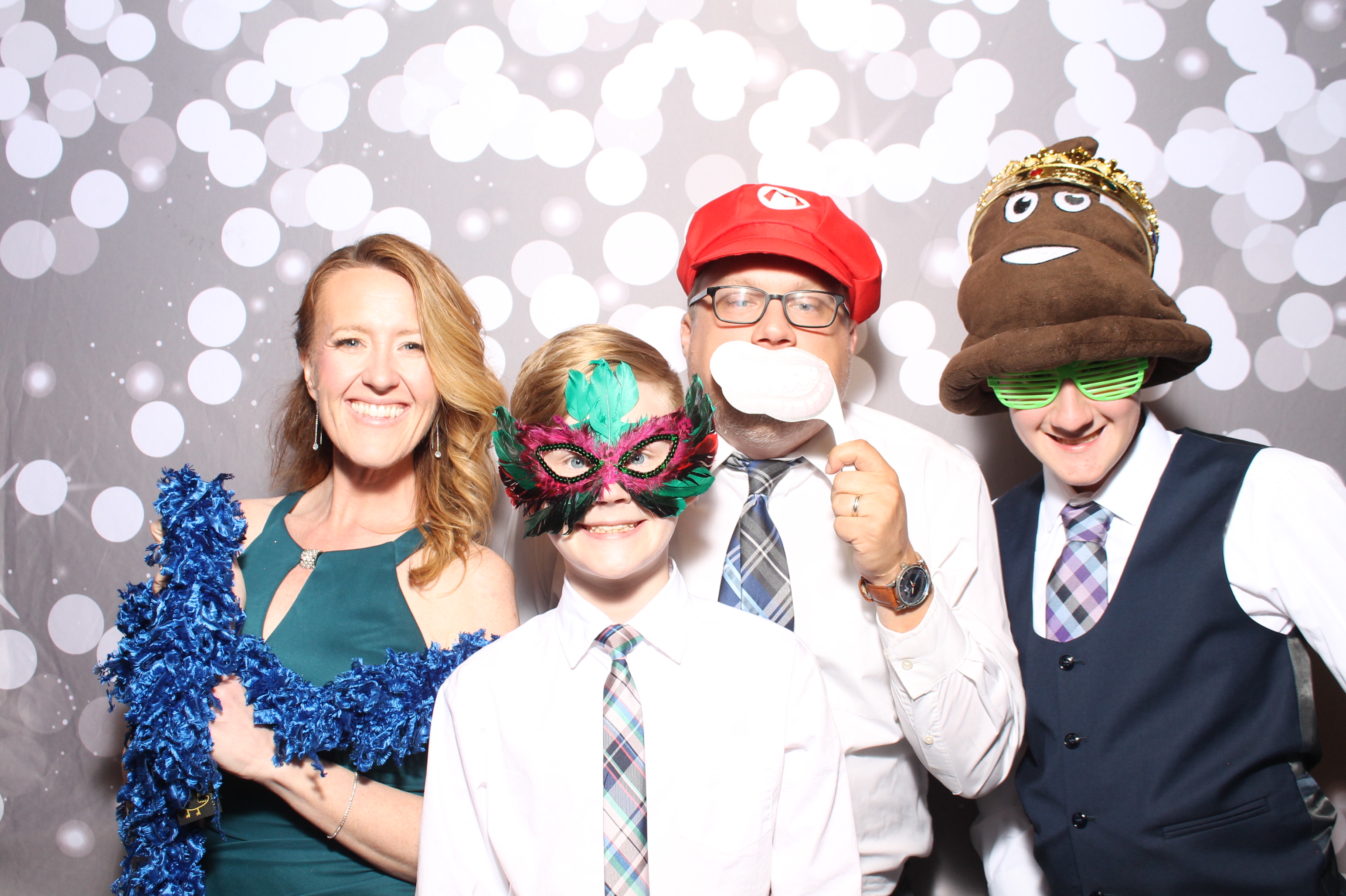 Sarah & Steven  | View more photos from the event at gallery.photoboothcincy.com/u/PhotoBoothCincy/Sarah-Steven