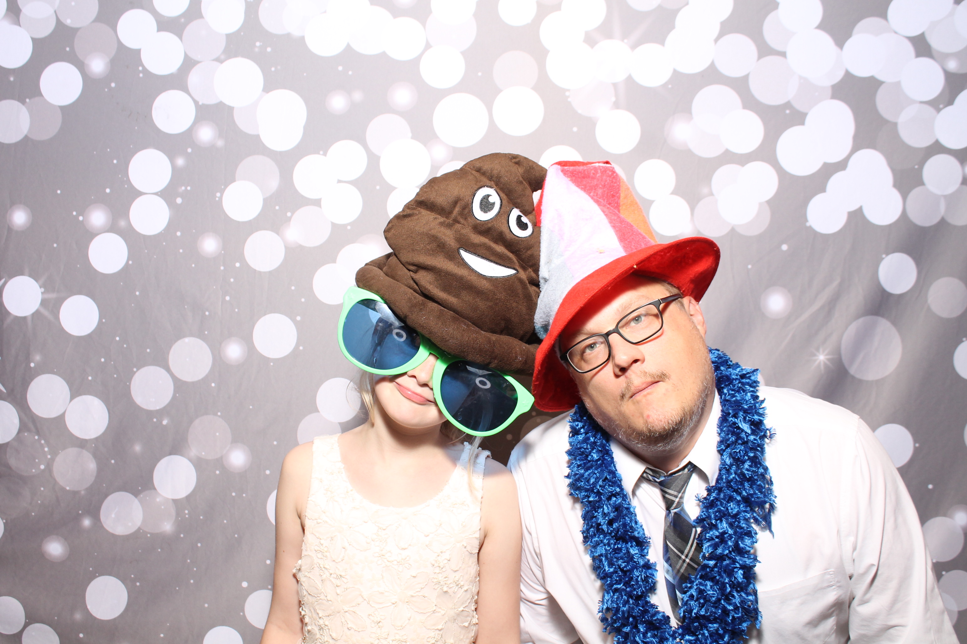 Sarah & Steven  | View more photos from the event at gallery.photoboothcincy.com/u/PhotoBoothCincy/Sarah-Steven