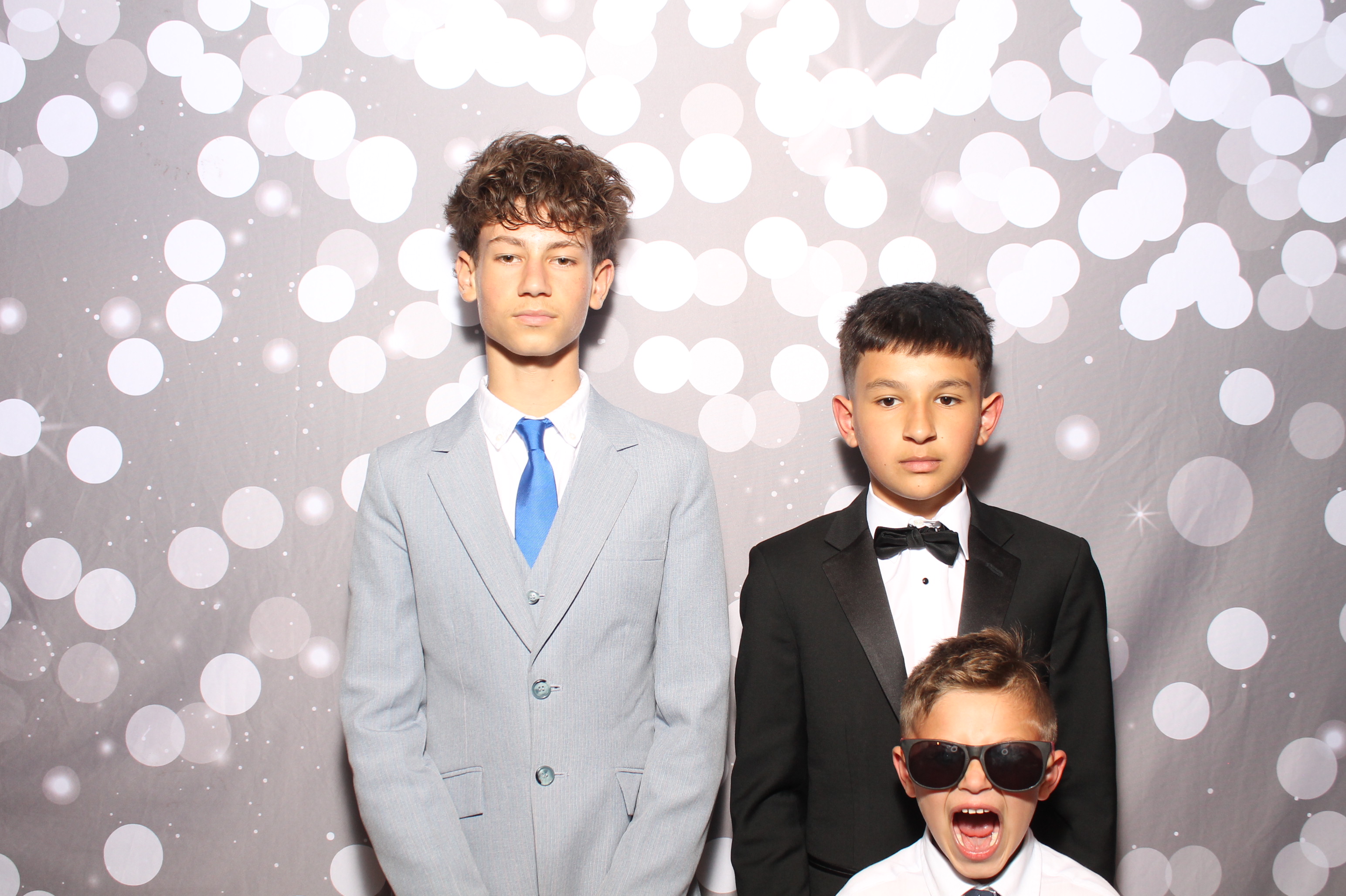 Sarah & Steven  | View more photos from the event at gallery.photoboothcincy.com/u/PhotoBoothCincy/Sarah-Steven