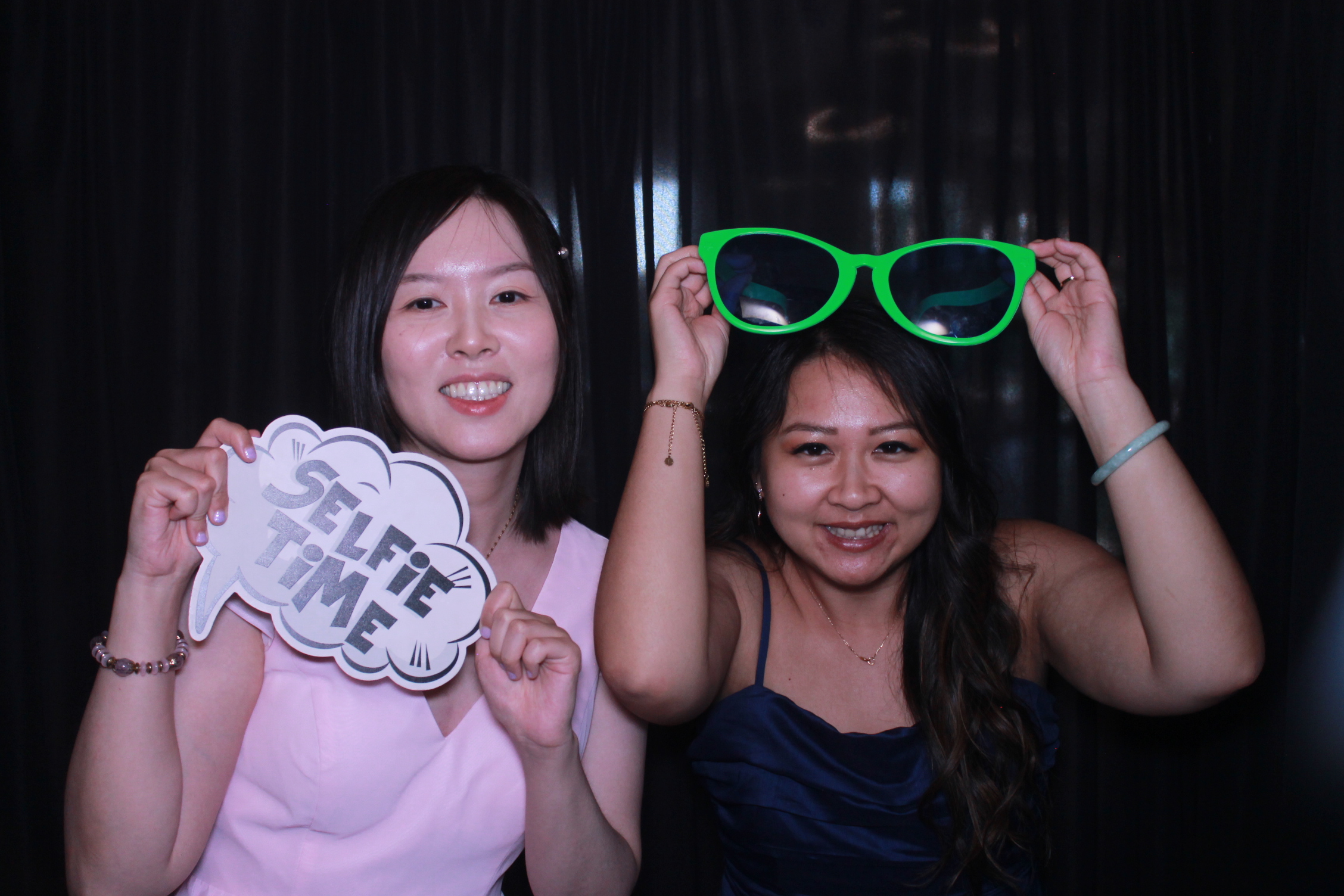 Siyu Liu & Peryi Shi | View more photos from the event at gallery.photoboothcincy.com/u/PhotoBoothCincy/Siyu-Liu-Peryi-Shi