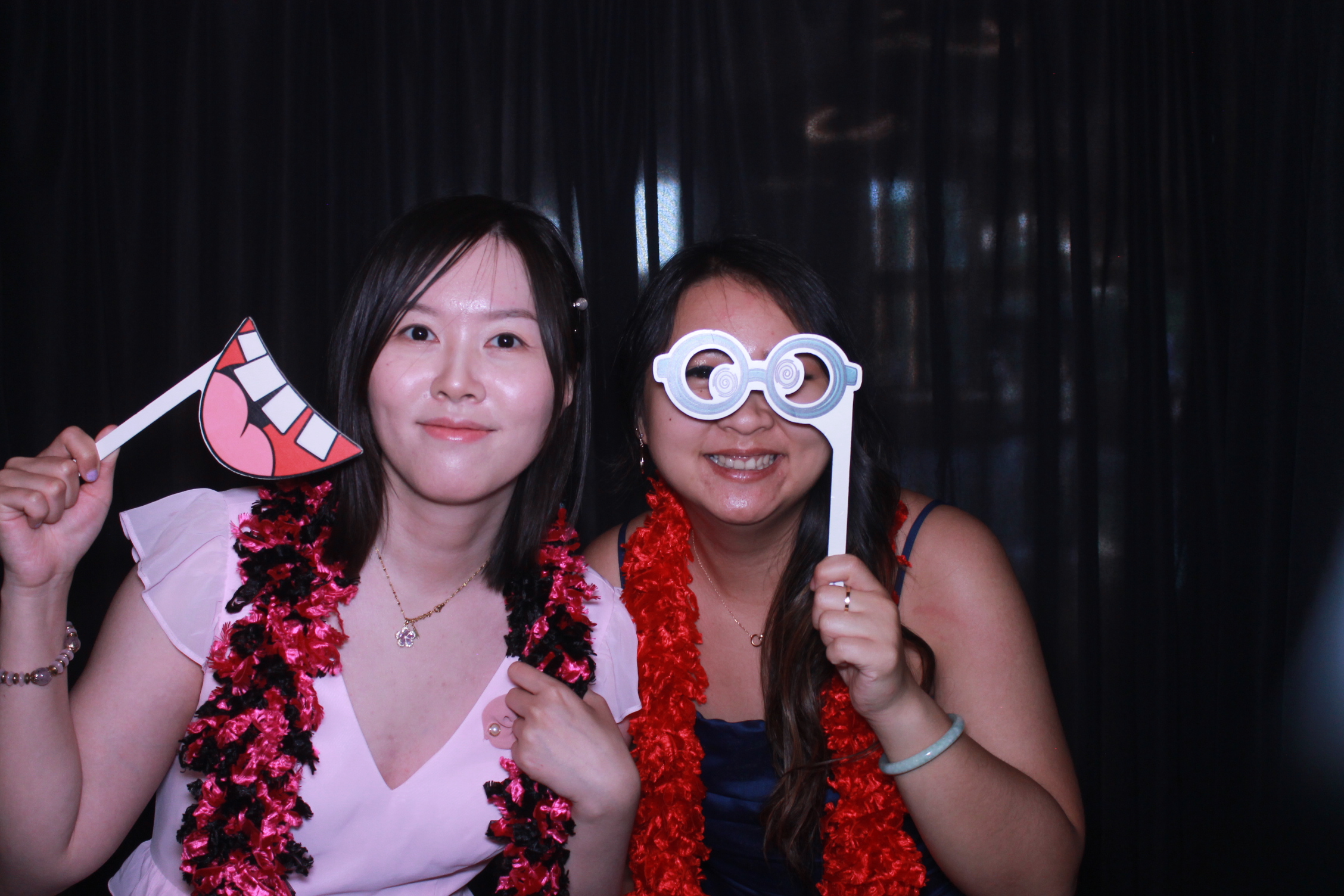 Siyu Liu & Peryi Shi | View more photos from the event at gallery.photoboothcincy.com/u/PhotoBoothCincy/Siyu-Liu-Peryi-Shi