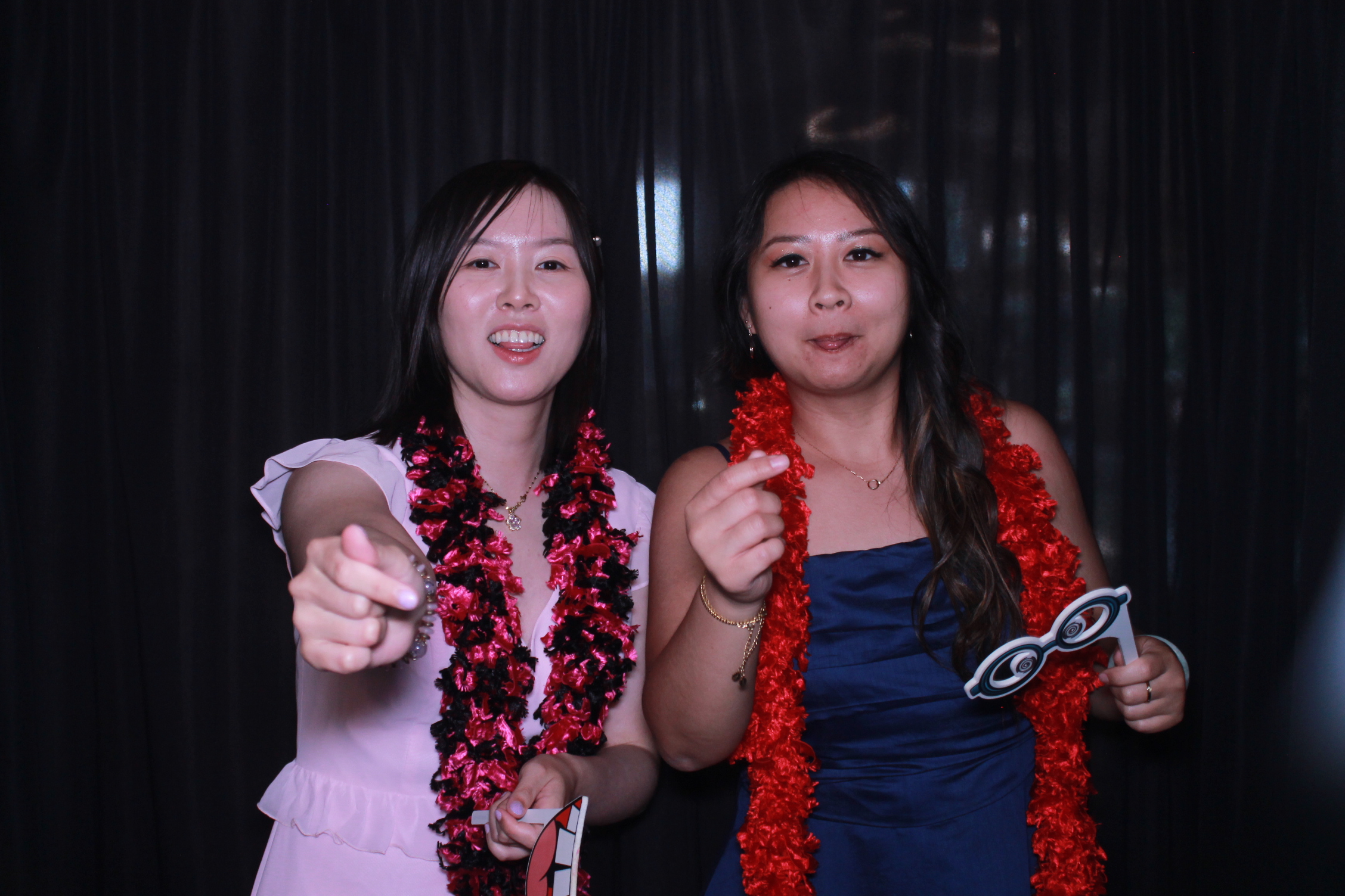 Siyu Liu & Peryi Shi | View more photos from the event at gallery.photoboothcincy.com/u/PhotoBoothCincy/Siyu-Liu-Peryi-Shi