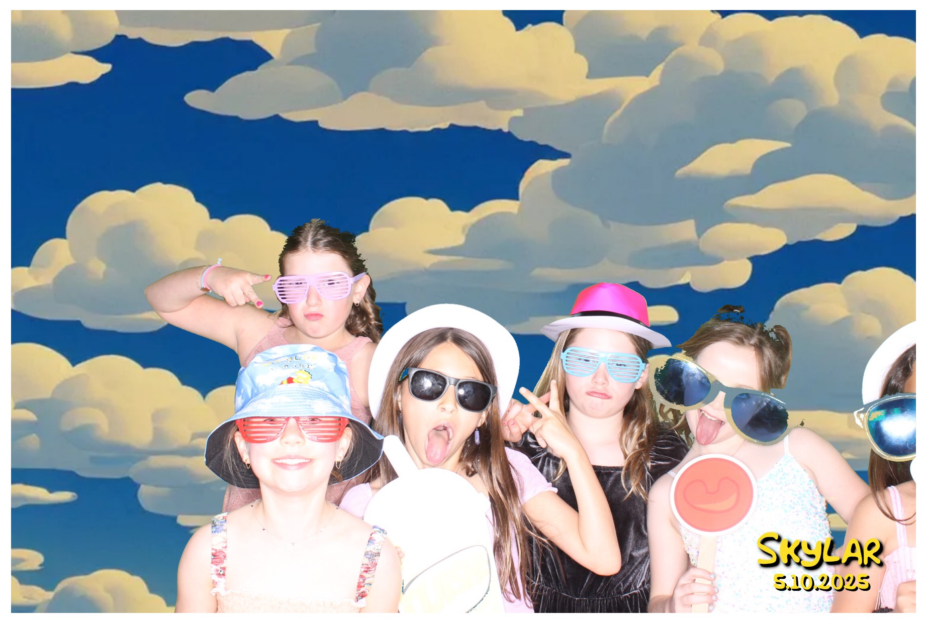 Skylar's Bat Mitzvah  | View more photos from the event at gallery.photoboothcincy.com/u/PhotoBoothCincy/Skylars-Bat-Mitzvah