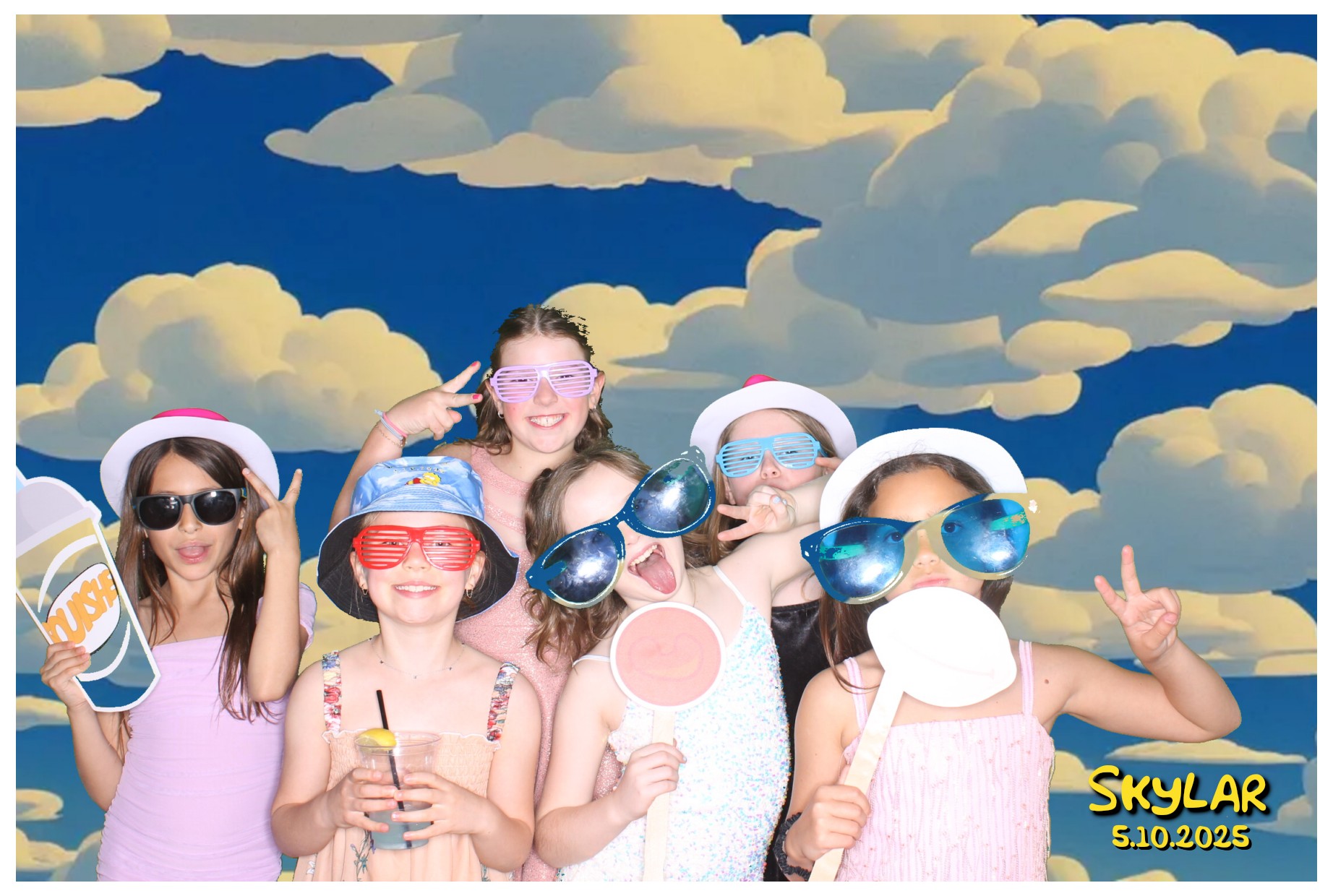 Skylar's Bat Mitzvah  | View more photos from the event at gallery.photoboothcincy.com/u/PhotoBoothCincy/Skylars-Bat-Mitzvah