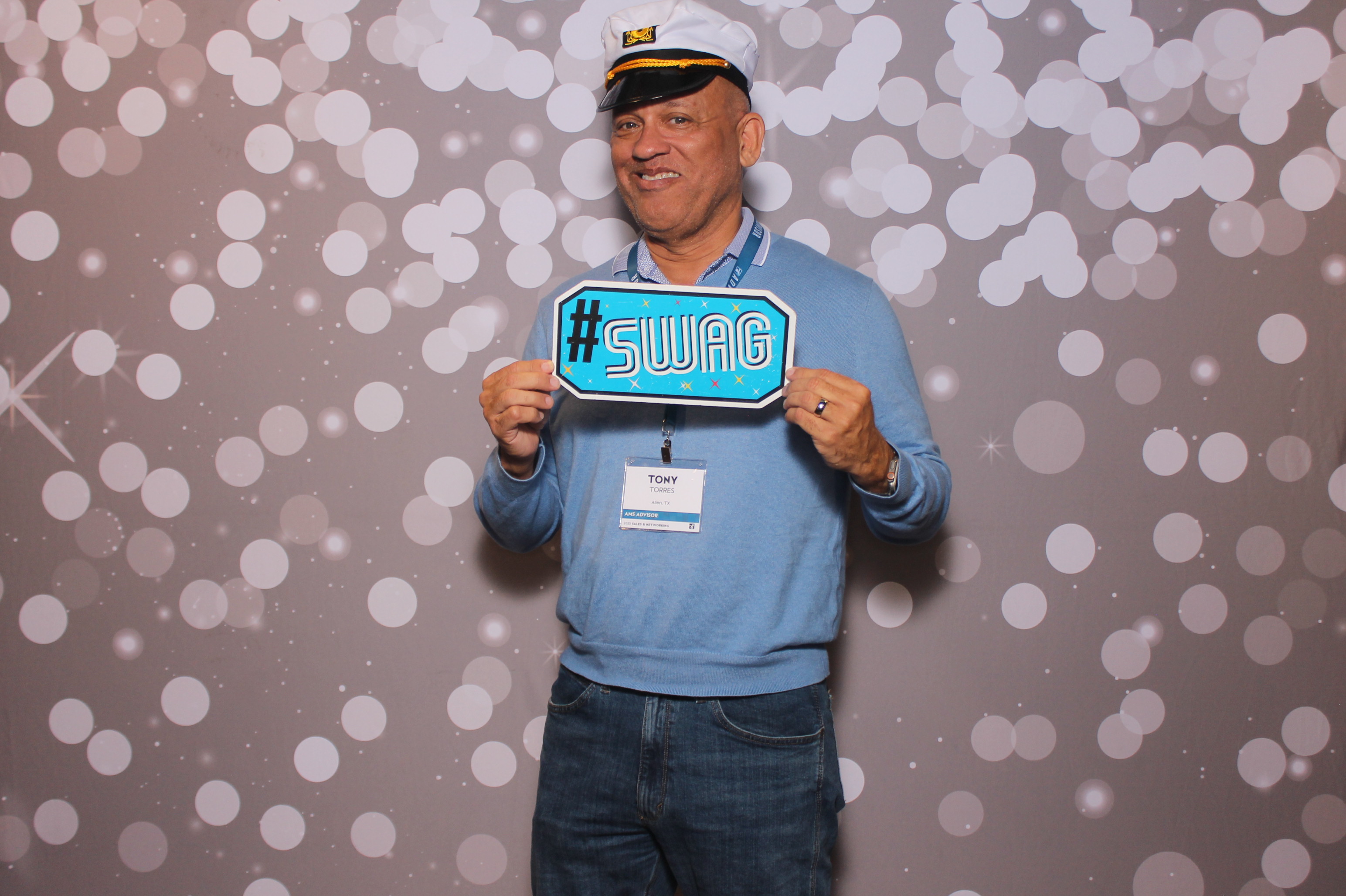 TQL Corporate event | View more photos from the event at gallery.photoboothcincy.com/u/PhotoBoothCincy/TQL-Corporate-event