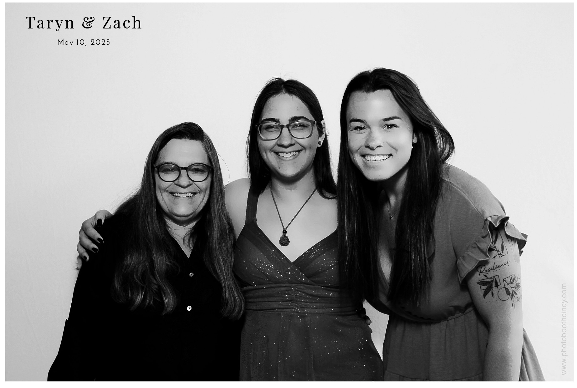 Taryn & Zach  | View more photos from the event at gallery.photoboothcincy.com/u/PhotoBoothCincy/Taryn-Zach
