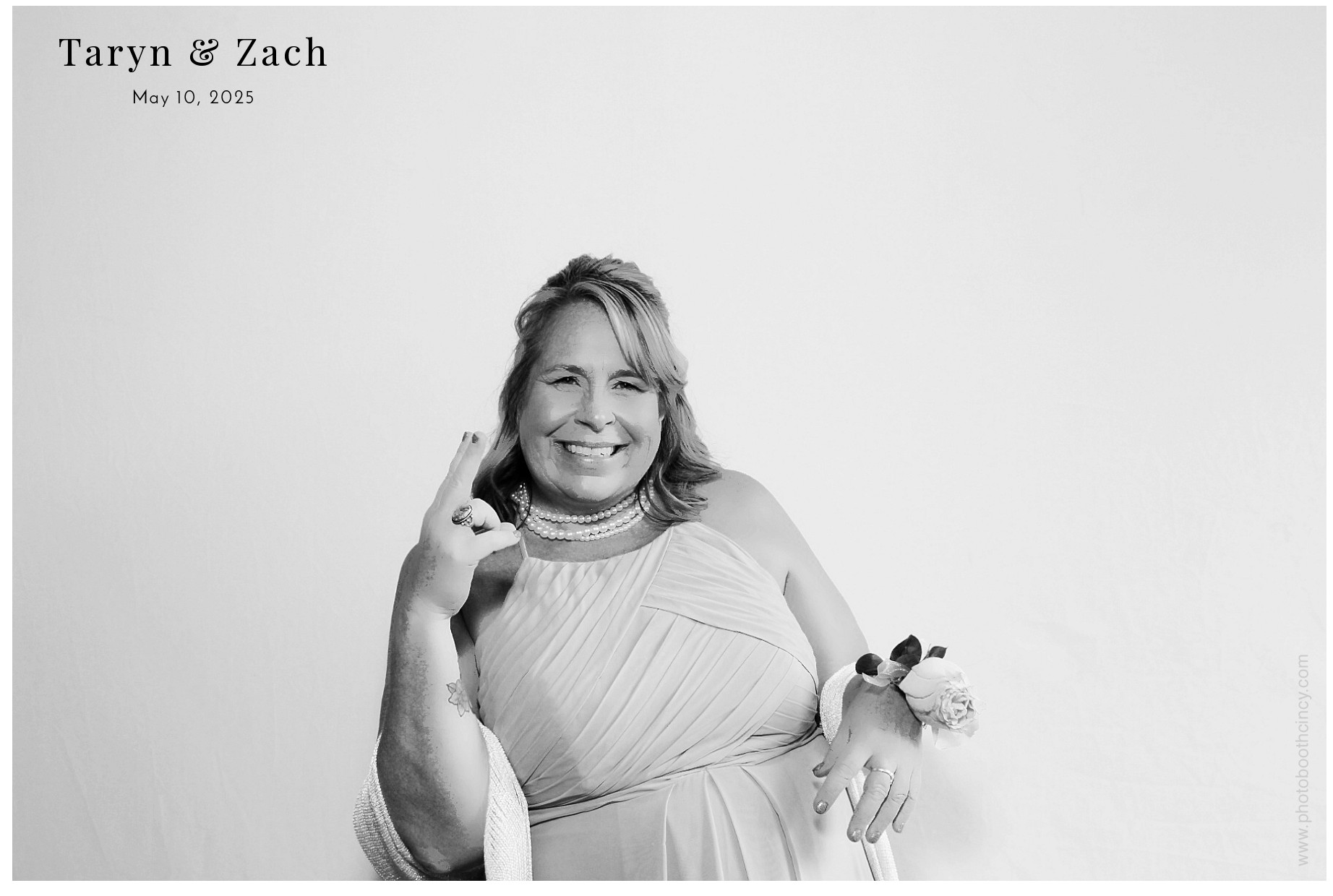 Taryn & Zach  | View more photos from the event at gallery.photoboothcincy.com/u/PhotoBoothCincy/Taryn-Zach