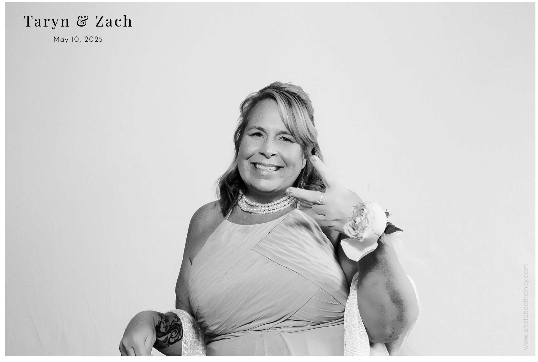 Taryn & Zach  | View more photos from the event at gallery.photoboothcincy.com/u/PhotoBoothCincy/Taryn-Zach