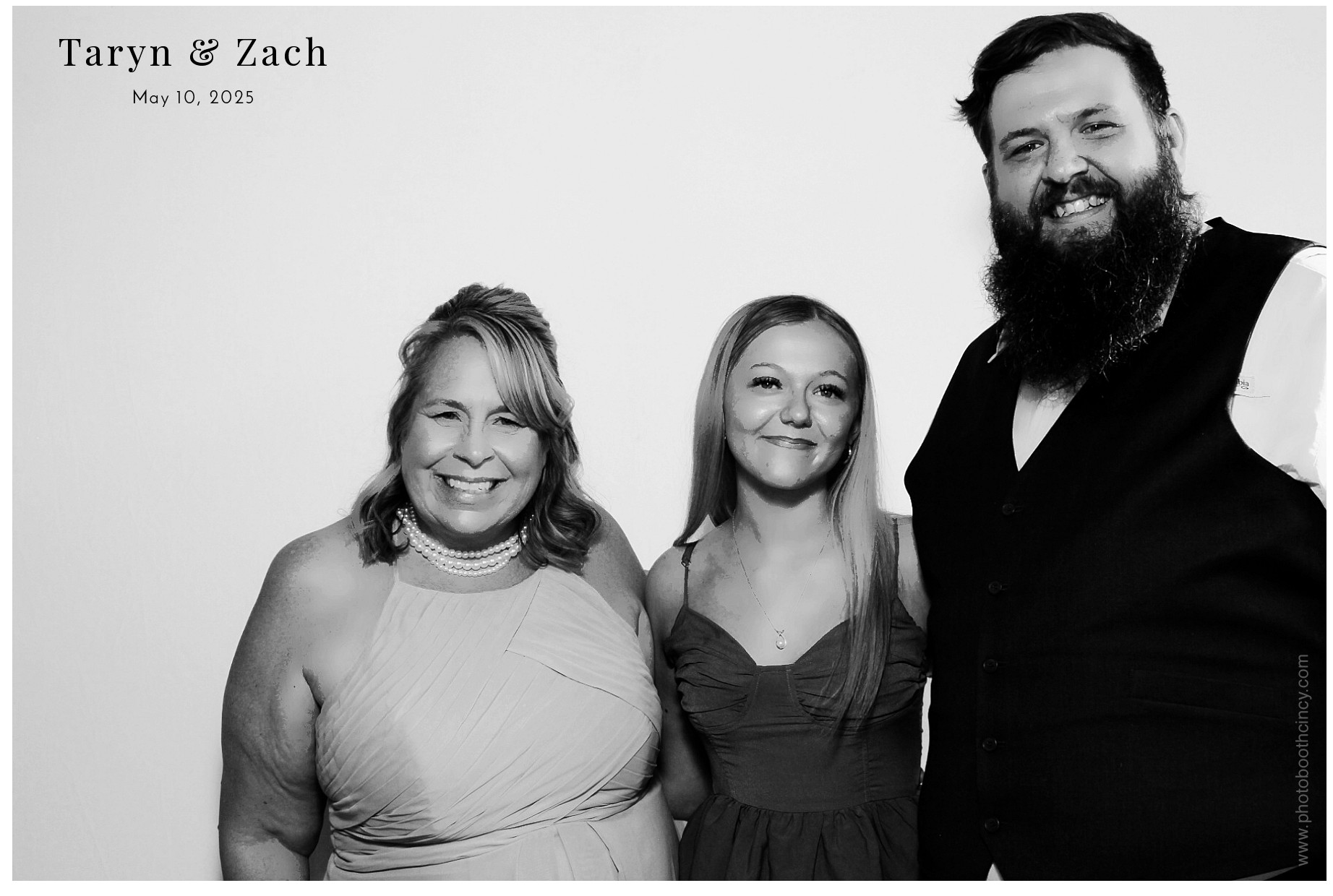 Taryn & Zach  | View more photos from the event at gallery.photoboothcincy.com/u/PhotoBoothCincy/Taryn-Zach