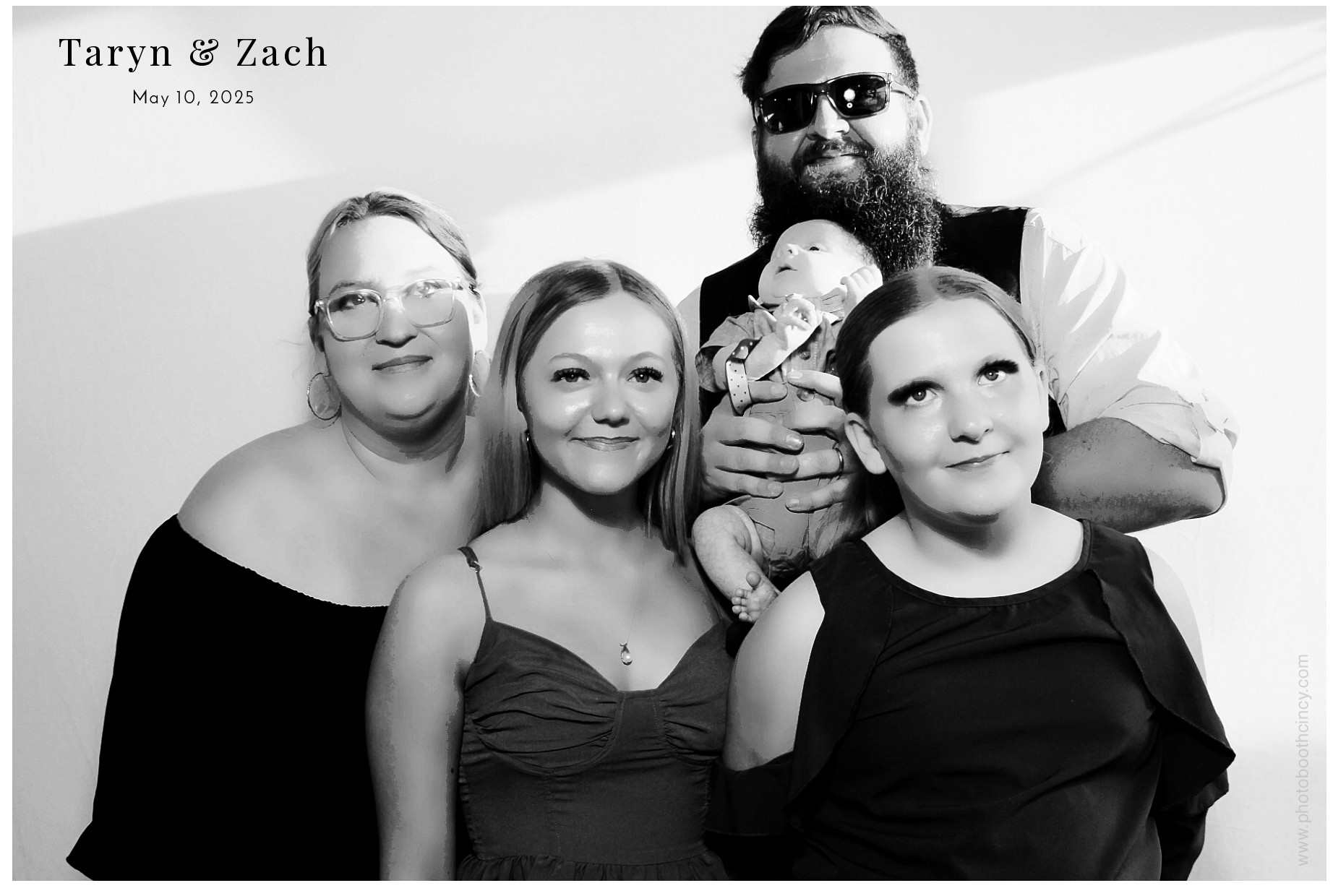 Taryn & Zach  | View more photos from the event at gallery.photoboothcincy.com/u/PhotoBoothCincy/Taryn-Zach