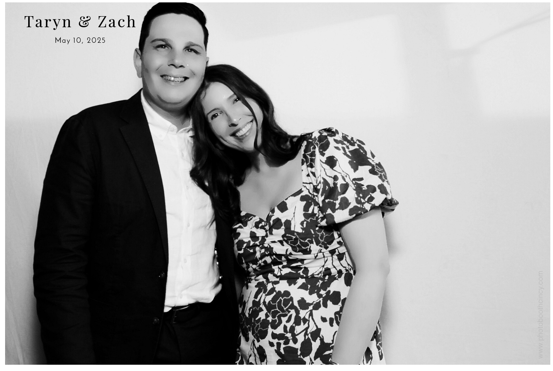 Taryn & Zach  | View more photos from the event at gallery.photoboothcincy.com/u/PhotoBoothCincy/Taryn-Zach