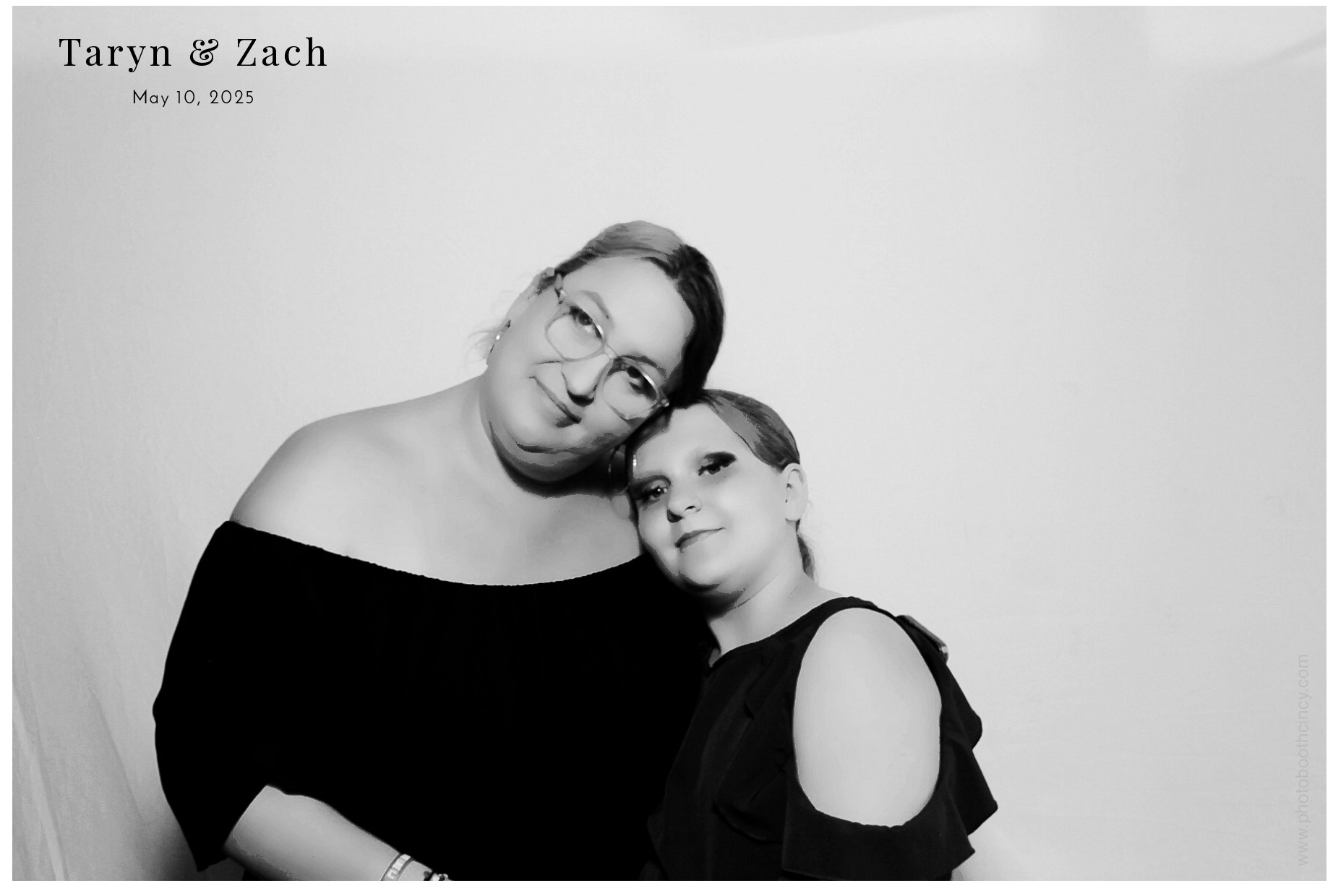 Taryn & Zach  | View more photos from the event at gallery.photoboothcincy.com/u/PhotoBoothCincy/Taryn-Zach