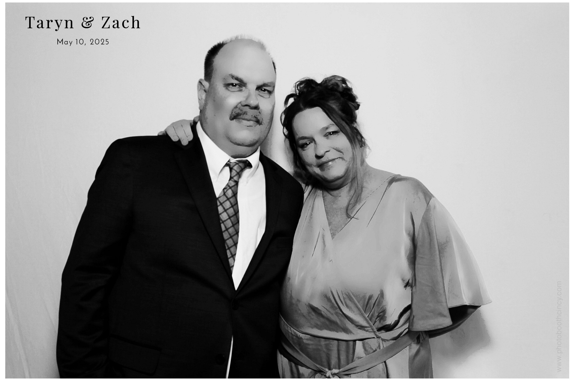 Taryn & Zach  | View more photos from the event at gallery.photoboothcincy.com/u/PhotoBoothCincy/Taryn-Zach