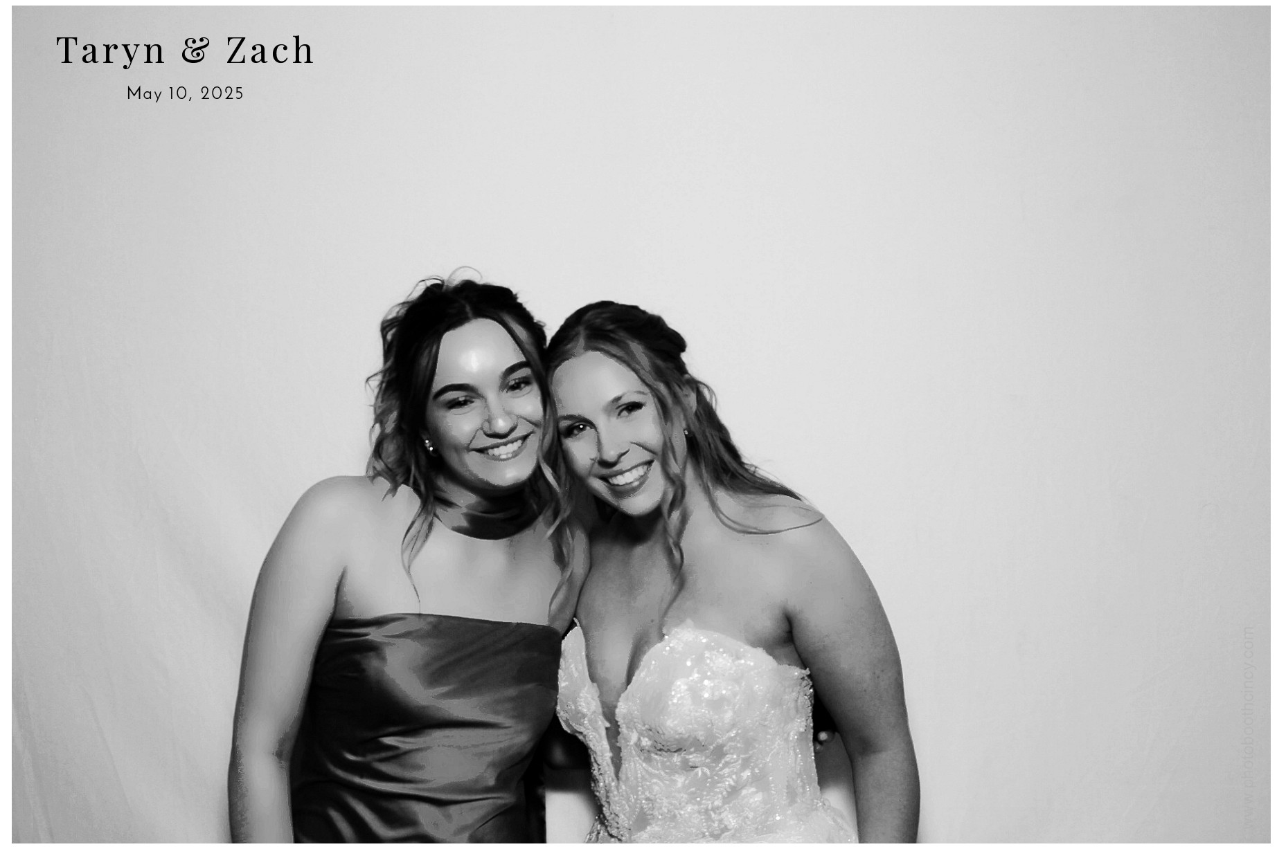 Taryn & Zach  | View more photos from the event at gallery.photoboothcincy.com/u/PhotoBoothCincy/Taryn-Zach