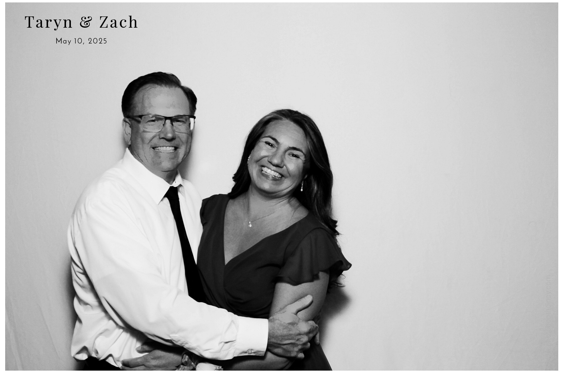 Taryn & Zach  | View more photos from the event at gallery.photoboothcincy.com/u/PhotoBoothCincy/Taryn-Zach