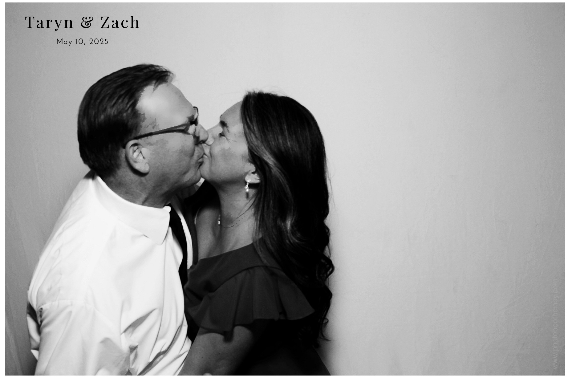 Taryn & Zach  | View more photos from the event at gallery.photoboothcincy.com/u/PhotoBoothCincy/Taryn-Zach