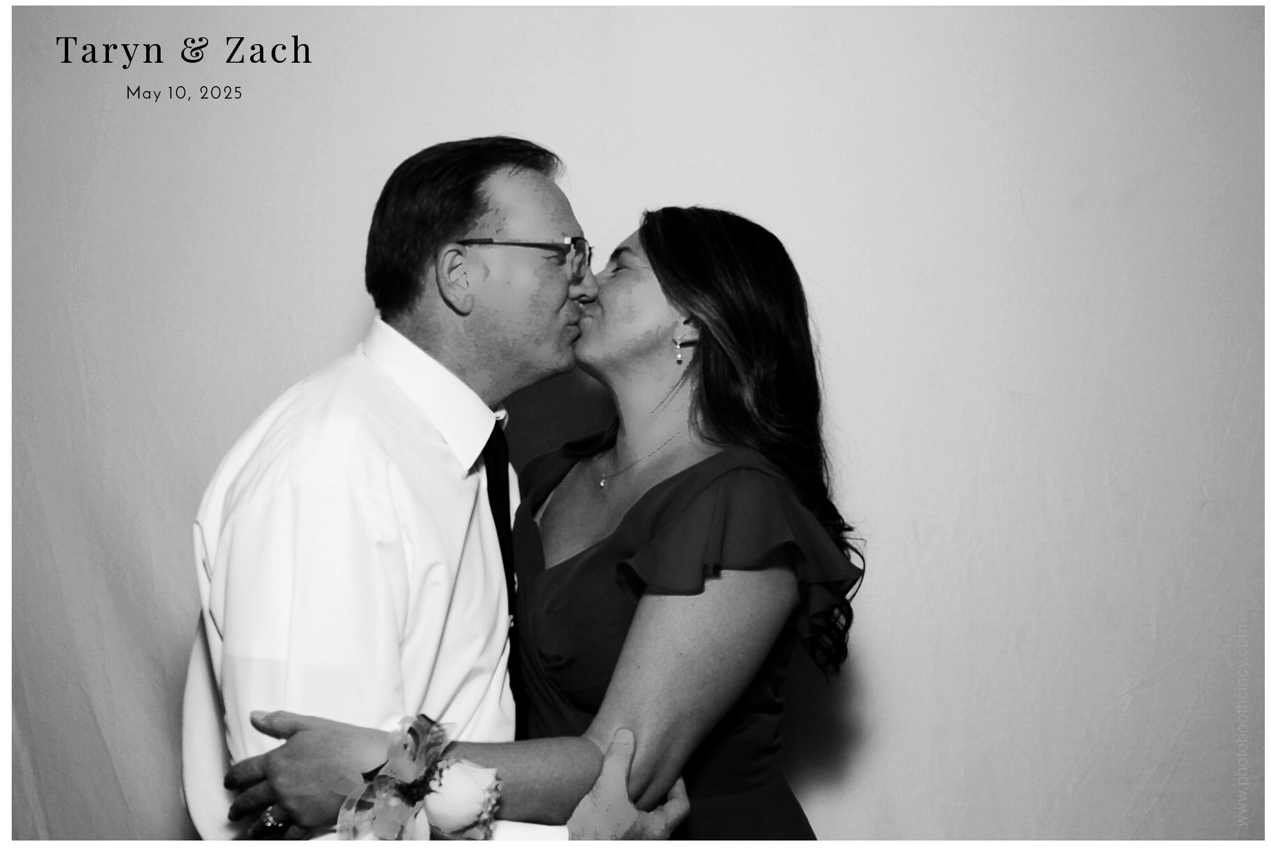 Taryn & Zach  | View more photos from the event at gallery.photoboothcincy.com/u/PhotoBoothCincy/Taryn-Zach