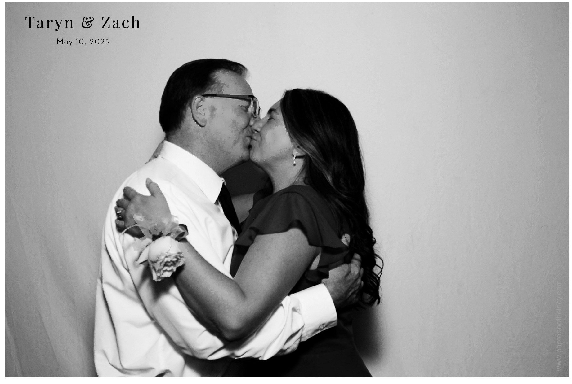 Taryn & Zach  | View more photos from the event at gallery.photoboothcincy.com/u/PhotoBoothCincy/Taryn-Zach