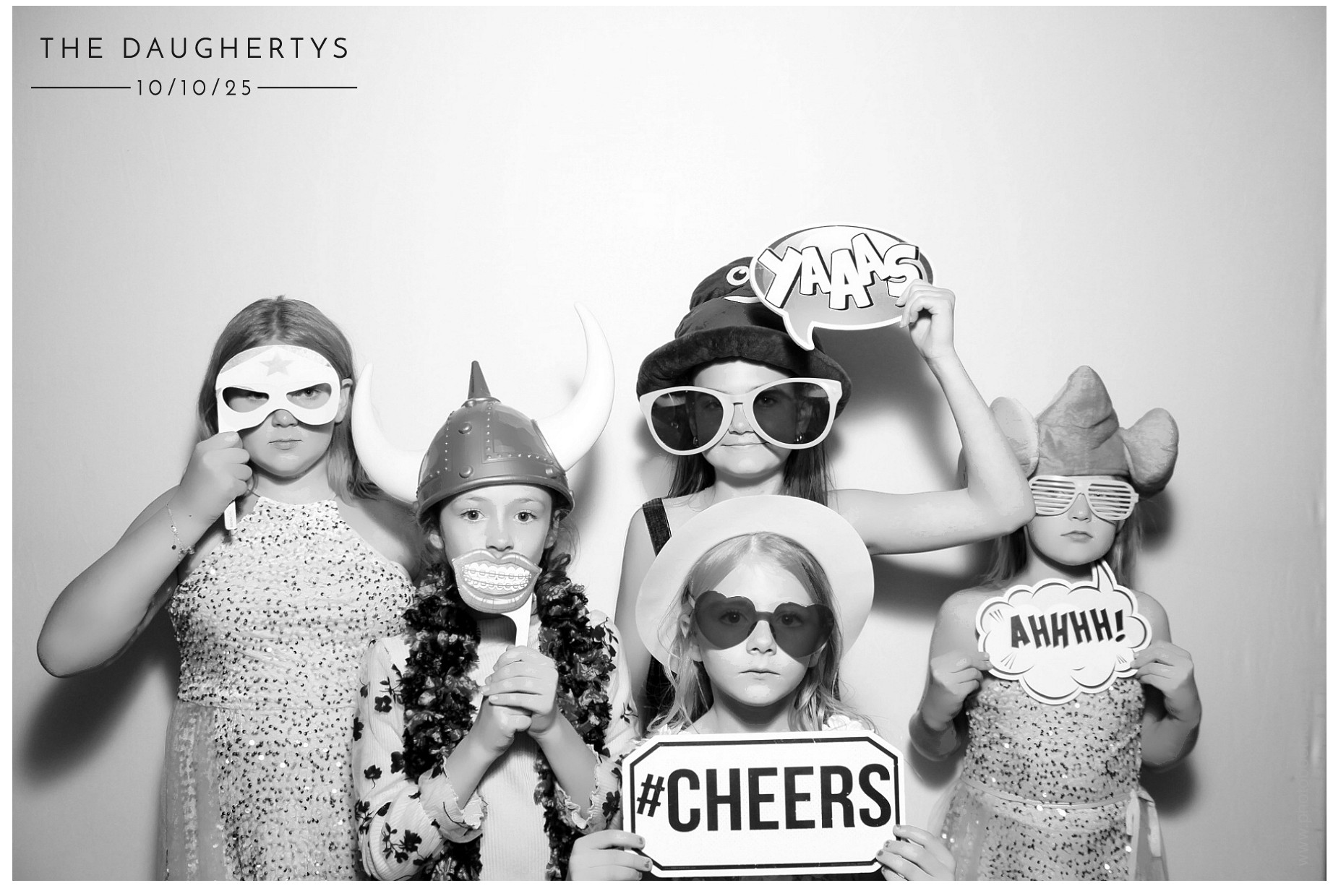 The Daugherty's | View more photos from the event at gallery.photoboothcincy.com/u/PhotoBoothCincy/The-Daughertys