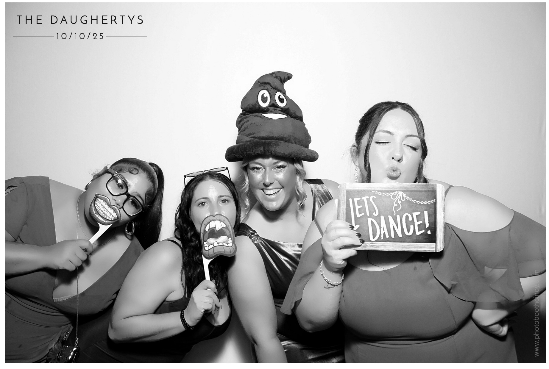 The Daugherty's | View more photos from the event at gallery.photoboothcincy.com/u/PhotoBoothCincy/The-Daughertys