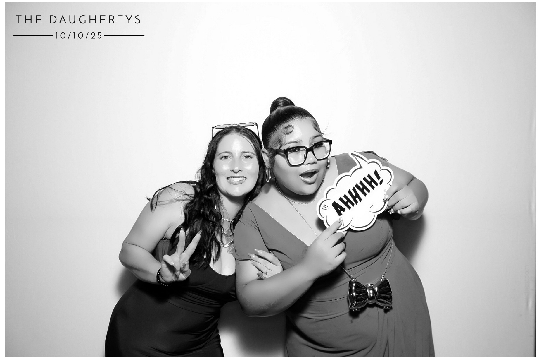 The Daugherty's | View more photos from the event at gallery.photoboothcincy.com/u/PhotoBoothCincy/The-Daughertys