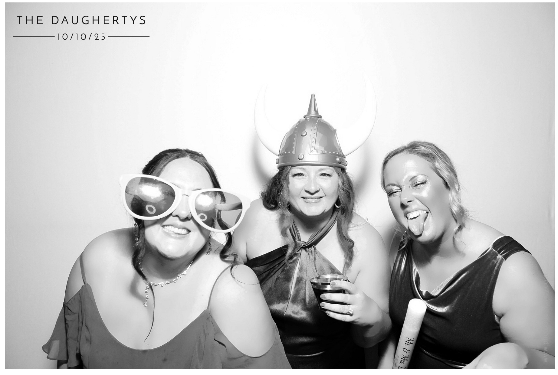 The Daugherty's | View more photos from the event at gallery.photoboothcincy.com/u/PhotoBoothCincy/The-Daughertys