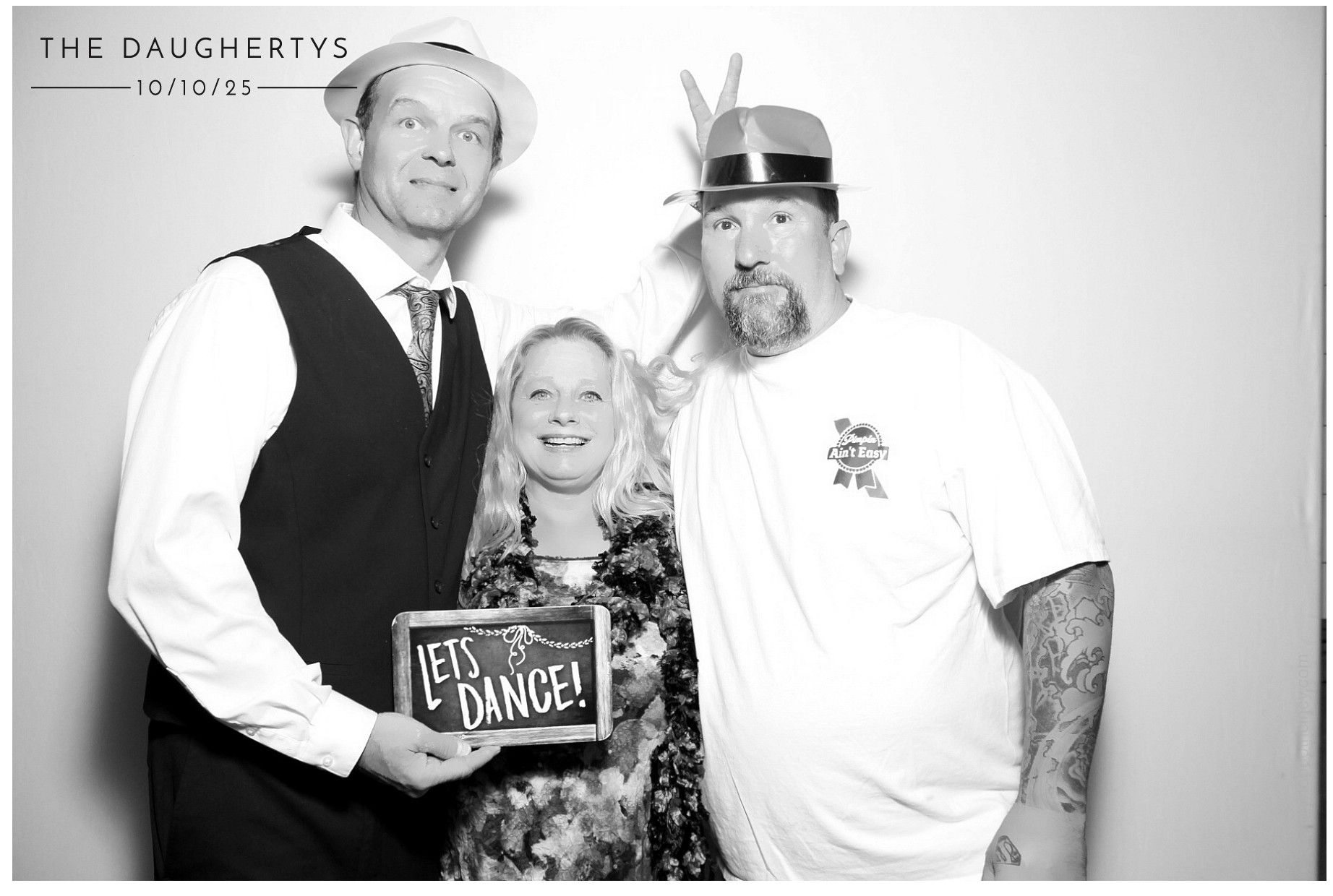 The Daugherty's | View more photos from the event at gallery.photoboothcincy.com/u/PhotoBoothCincy/The-Daughertys