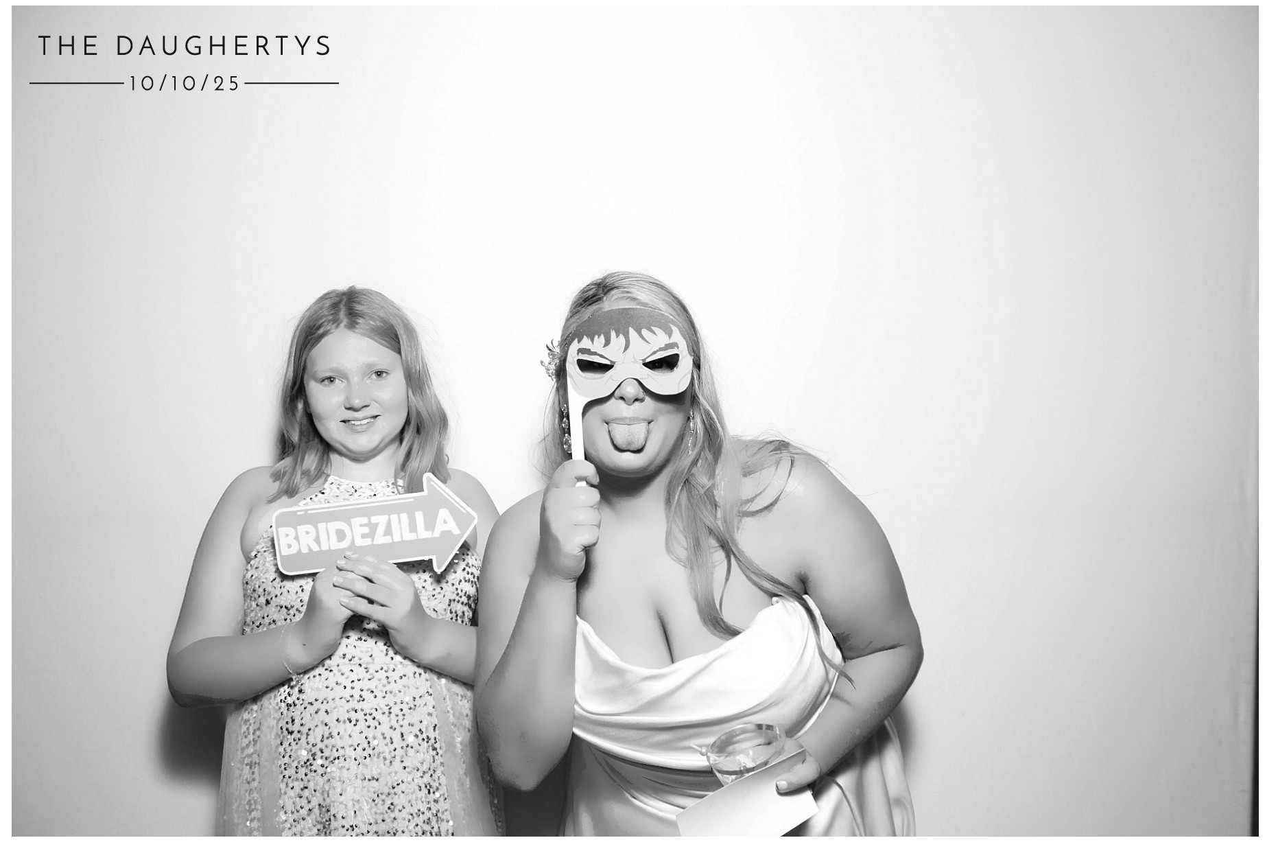 The Daugherty's | View more photos from the event at gallery.photoboothcincy.com/u/PhotoBoothCincy/The-Daughertys