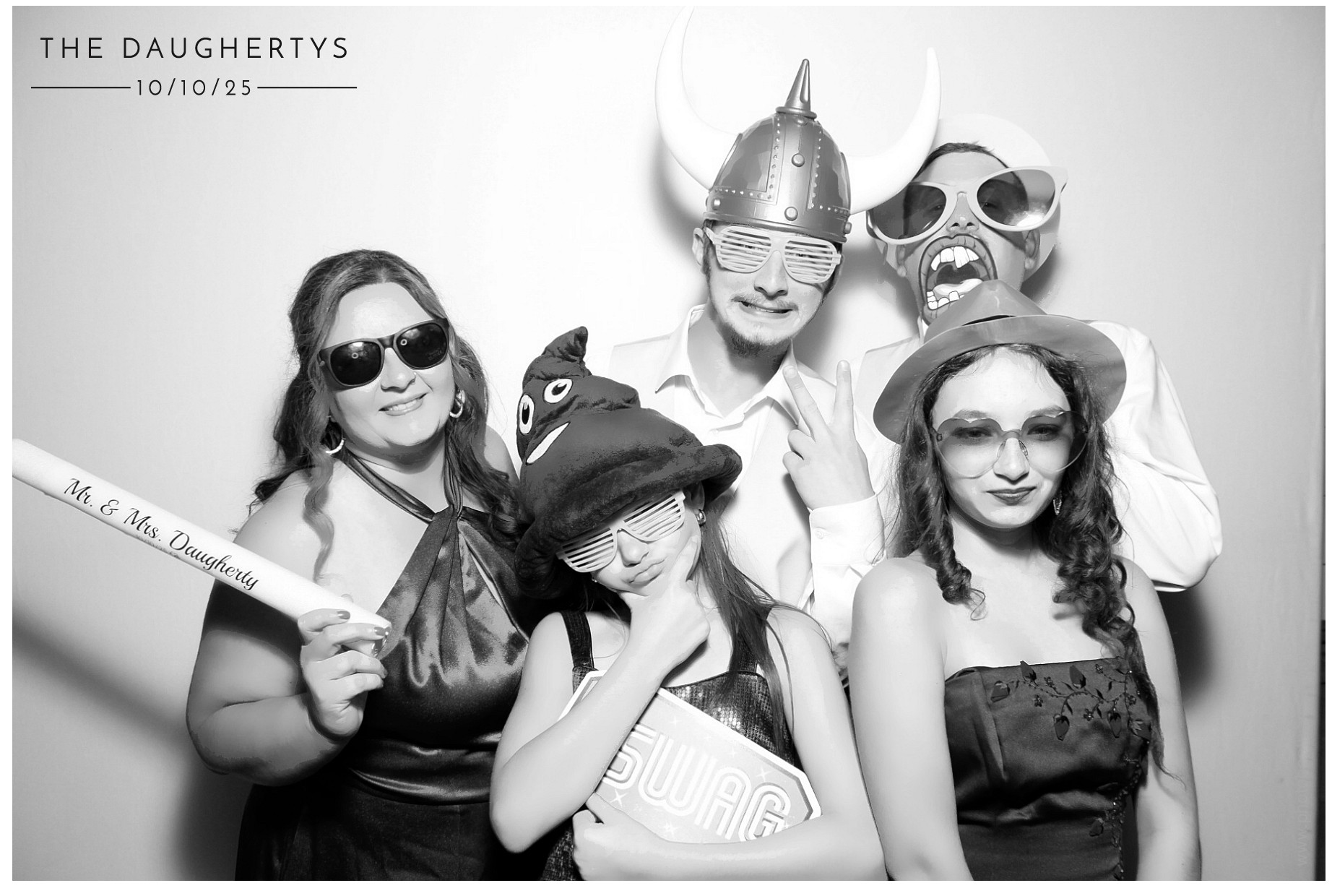 The Daugherty's | View more photos from the event at gallery.photoboothcincy.com/u/PhotoBoothCincy/The-Daughertys