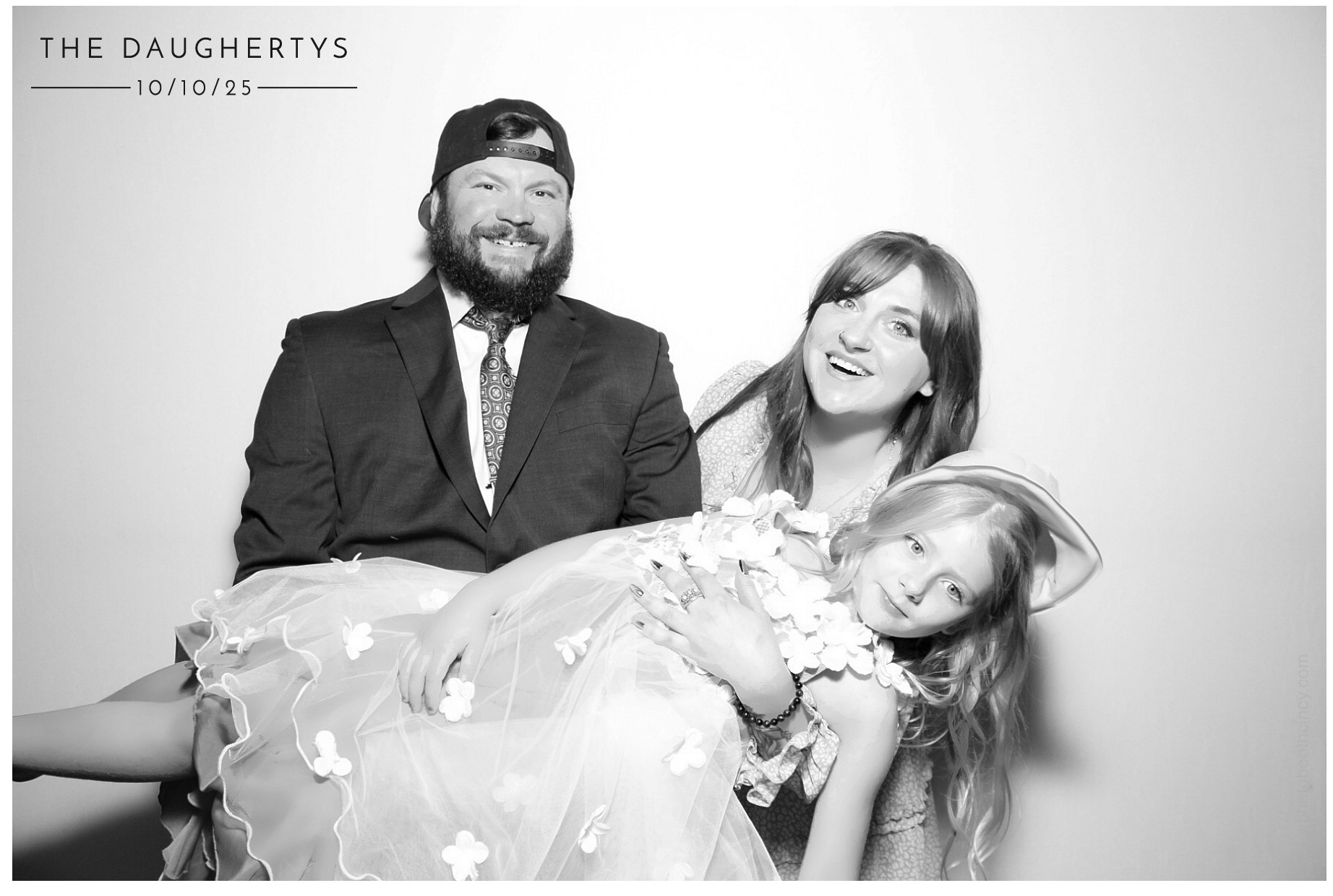 The Daugherty's | View more photos from the event at gallery.photoboothcincy.com/u/PhotoBoothCincy/The-Daughertys