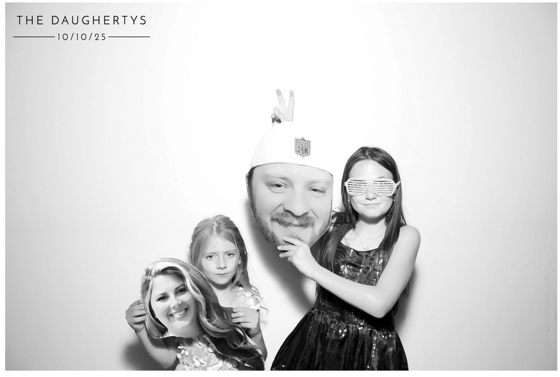 The Daugherty's | View more photos from the event at gallery.photoboothcincy.com/u/PhotoBoothCincy/The-Daughertys