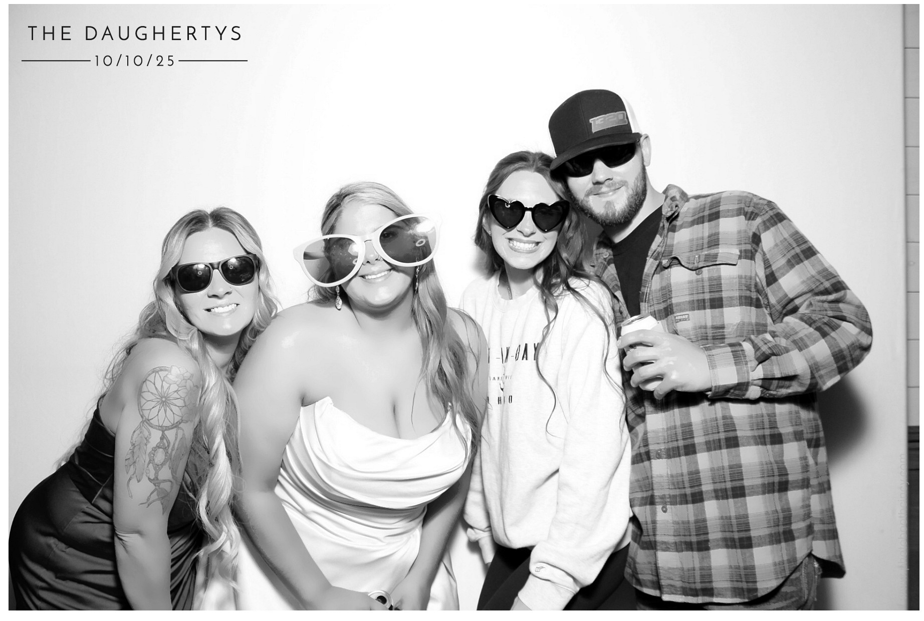 The Daugherty's | View more photos from the event at gallery.photoboothcincy.com/u/PhotoBoothCincy/The-Daughertys
