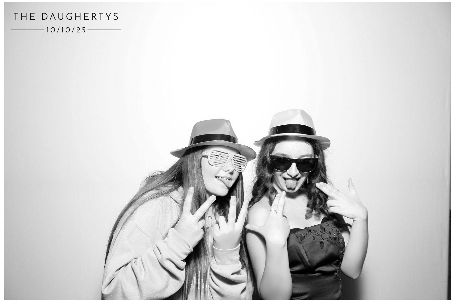 The Daugherty's | View more photos from the event at gallery.photoboothcincy.com/u/PhotoBoothCincy/The-Daughertys