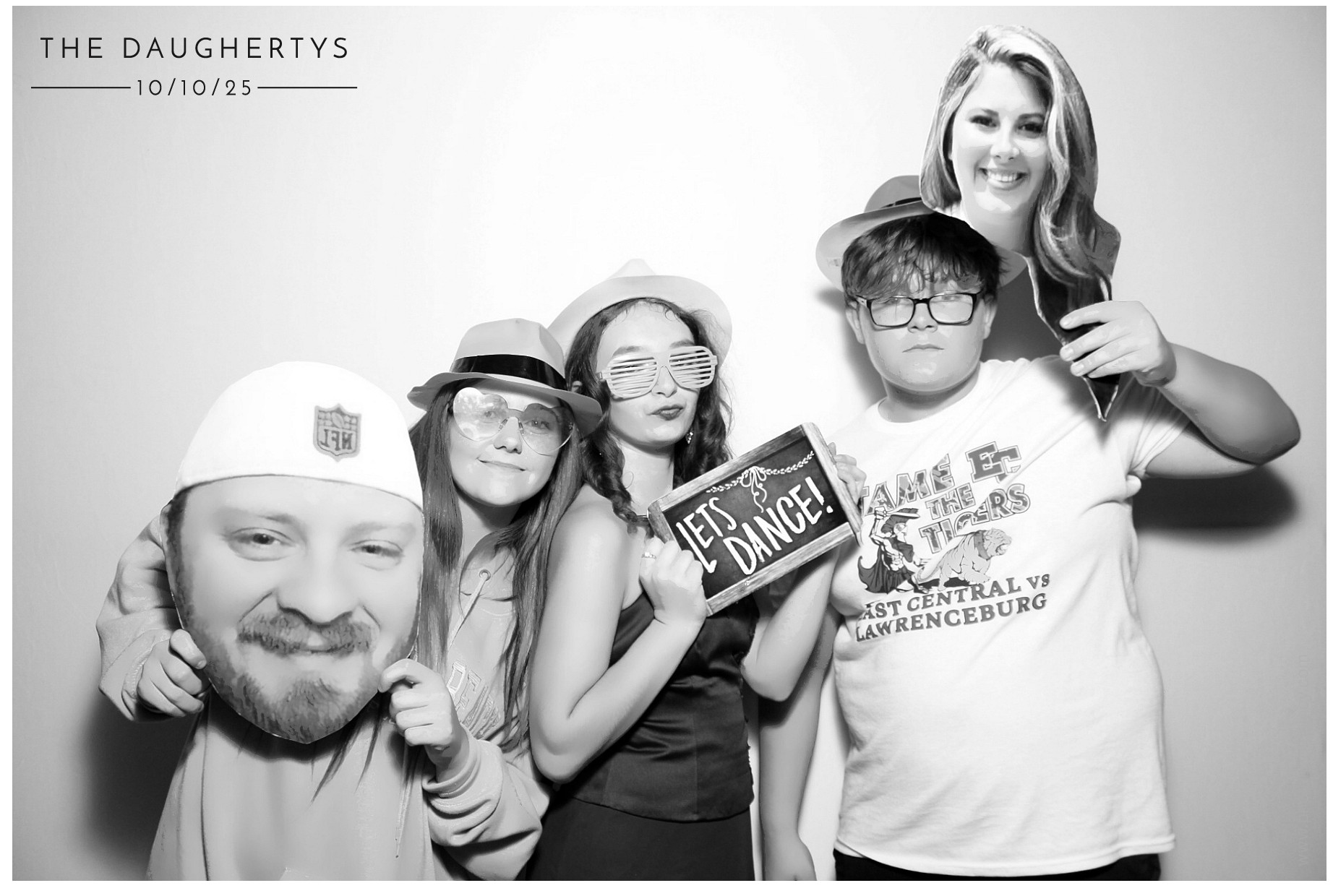 The Daugherty's | View more photos from the event at gallery.photoboothcincy.com/u/PhotoBoothCincy/The-Daughertys