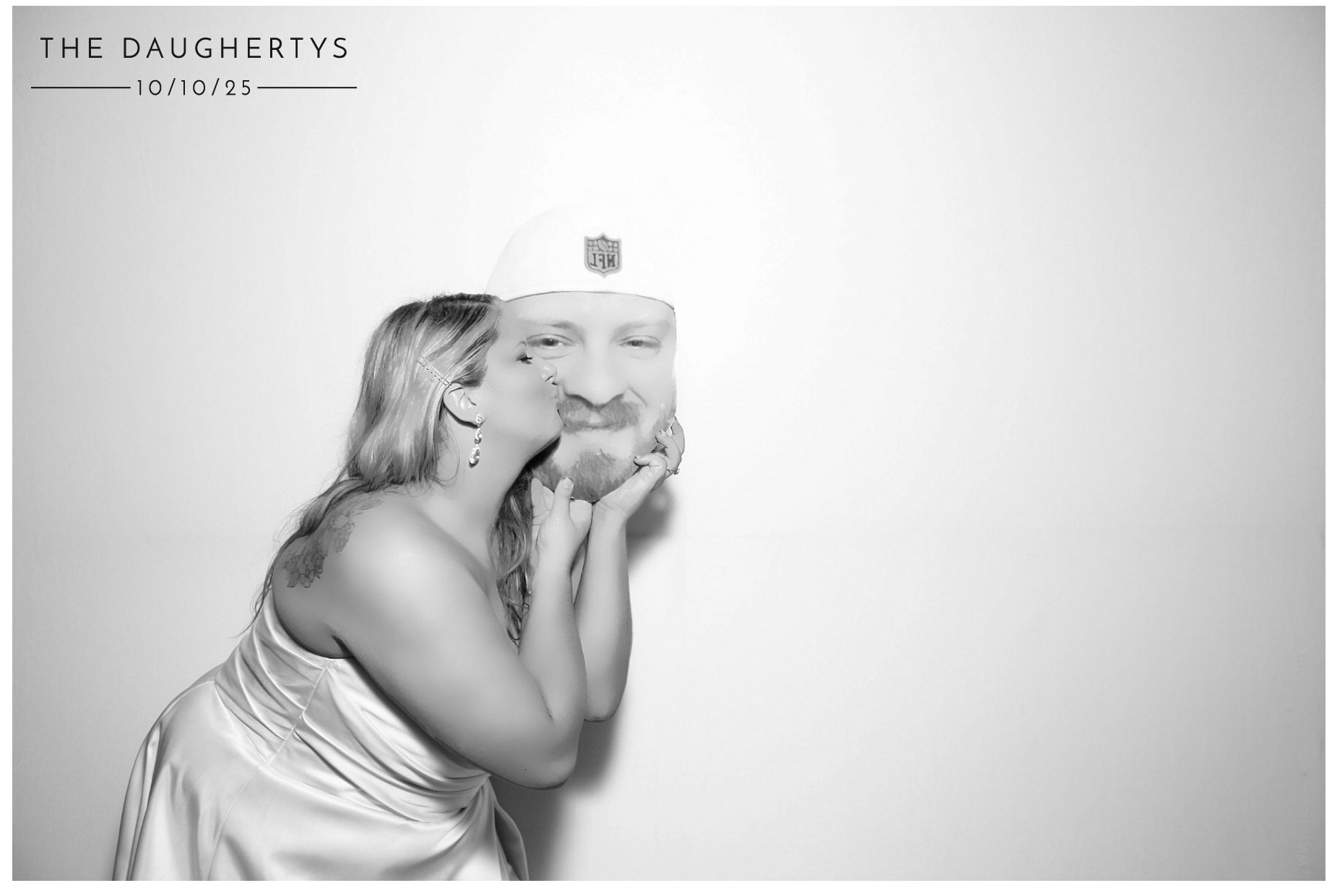 The Daugherty's | View more photos from the event at gallery.photoboothcincy.com/u/PhotoBoothCincy/The-Daughertys