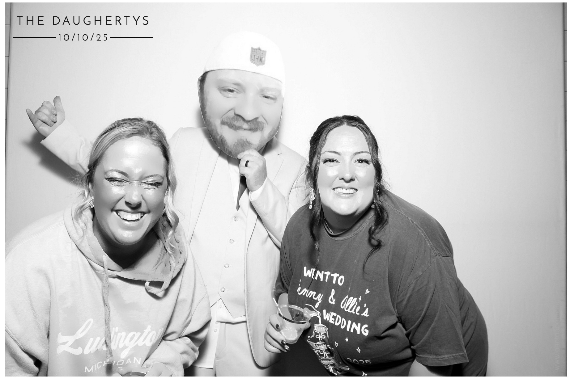 The Daugherty's | View more photos from the event at gallery.photoboothcincy.com/u/PhotoBoothCincy/The-Daughertys