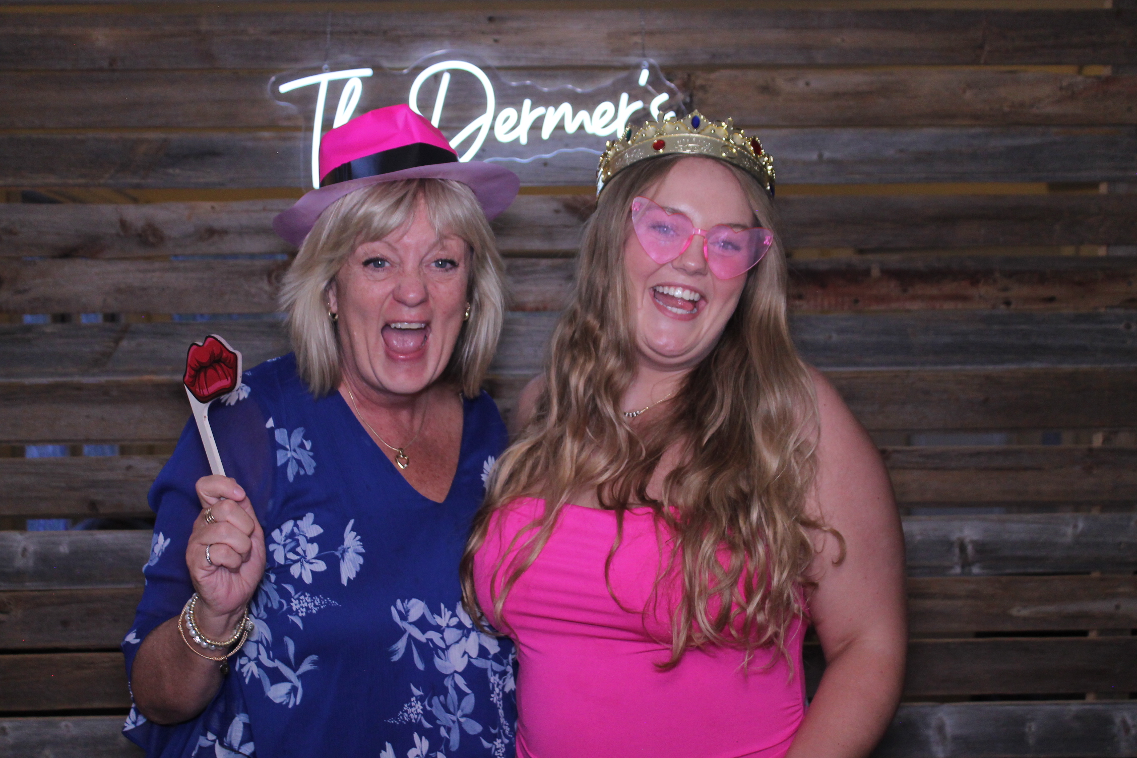 The Dermers | View more photos from the event at gallery.photoboothcincy.com/u/PhotoBoothCincy/The-Dermers
