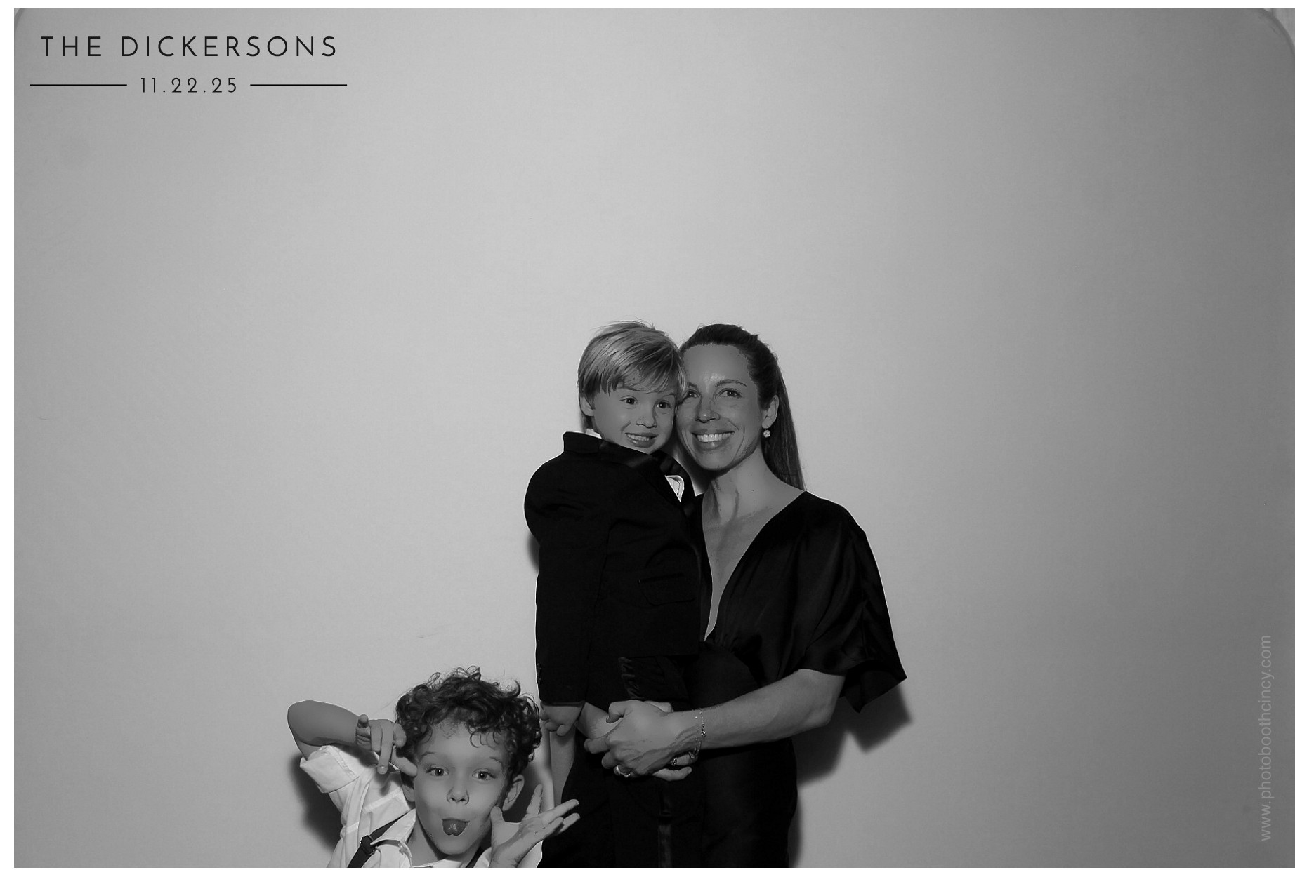 The Dickersons | View more photos from the event at gallery.photoboothcincy.com/u/PhotoBoothCincy/The-Dickersons