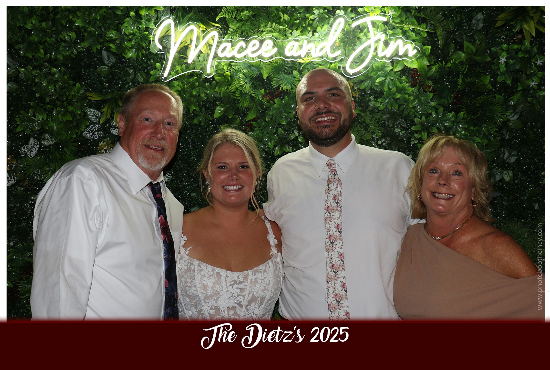 The Dietz Wedding  | View more photos from the event at gallery.photoboothcincy.com/u/PhotoBoothCincy/The-Dietz-Wedding