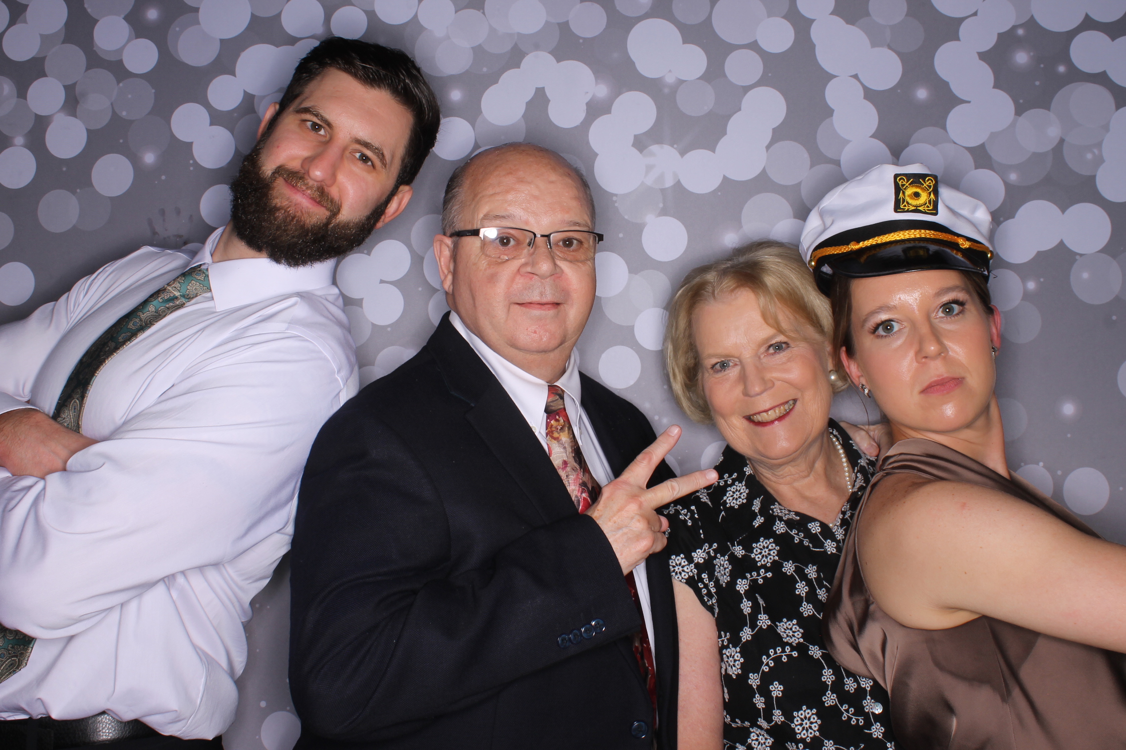 The Guth's | View more photos from the event at gallery.photoboothcincy.com/u/PhotoBoothCincy/The-Guths
