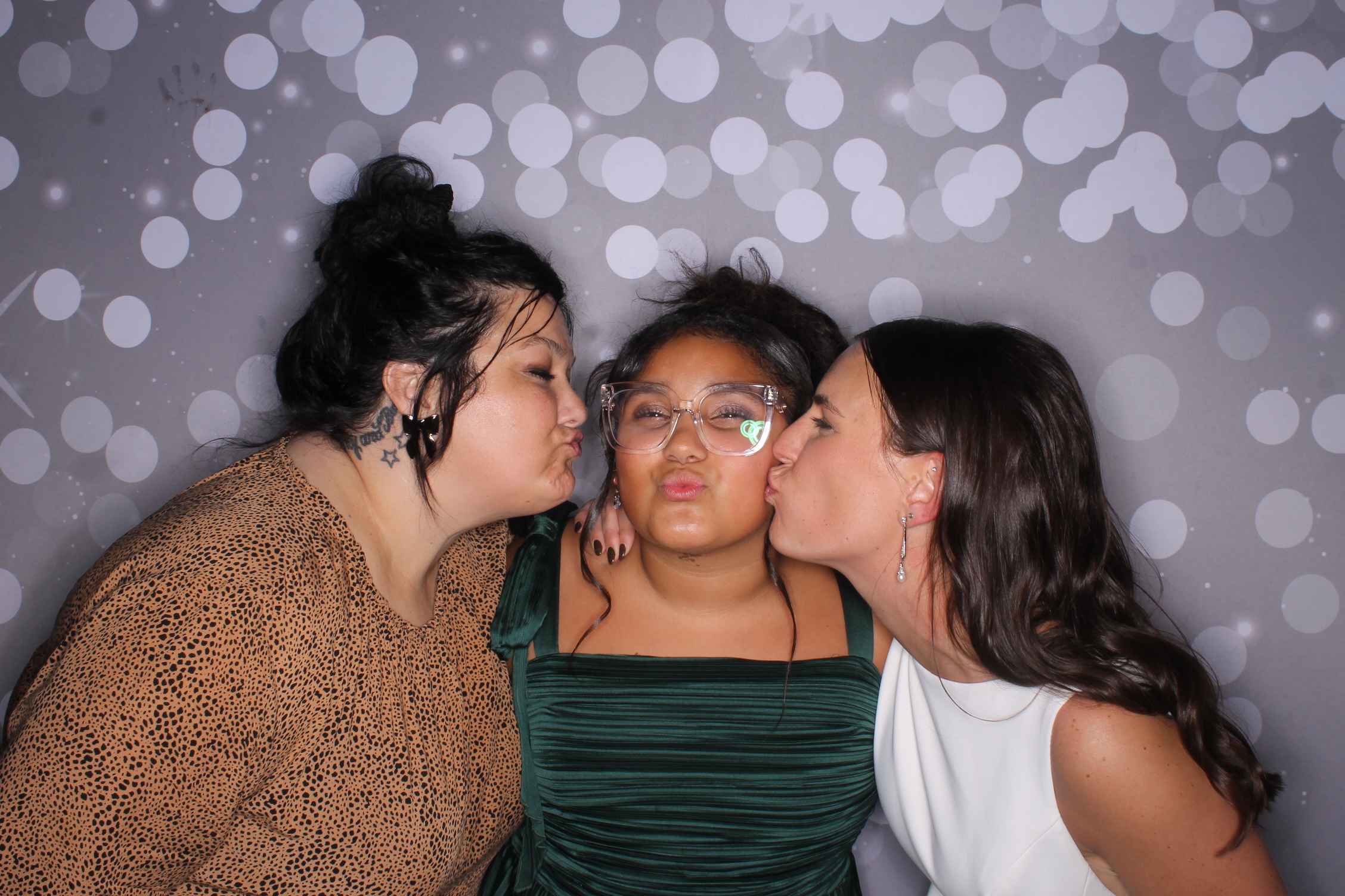 The Guth's | View more photos from the event at gallery.photoboothcincy.com/u/PhotoBoothCincy/The-Guths