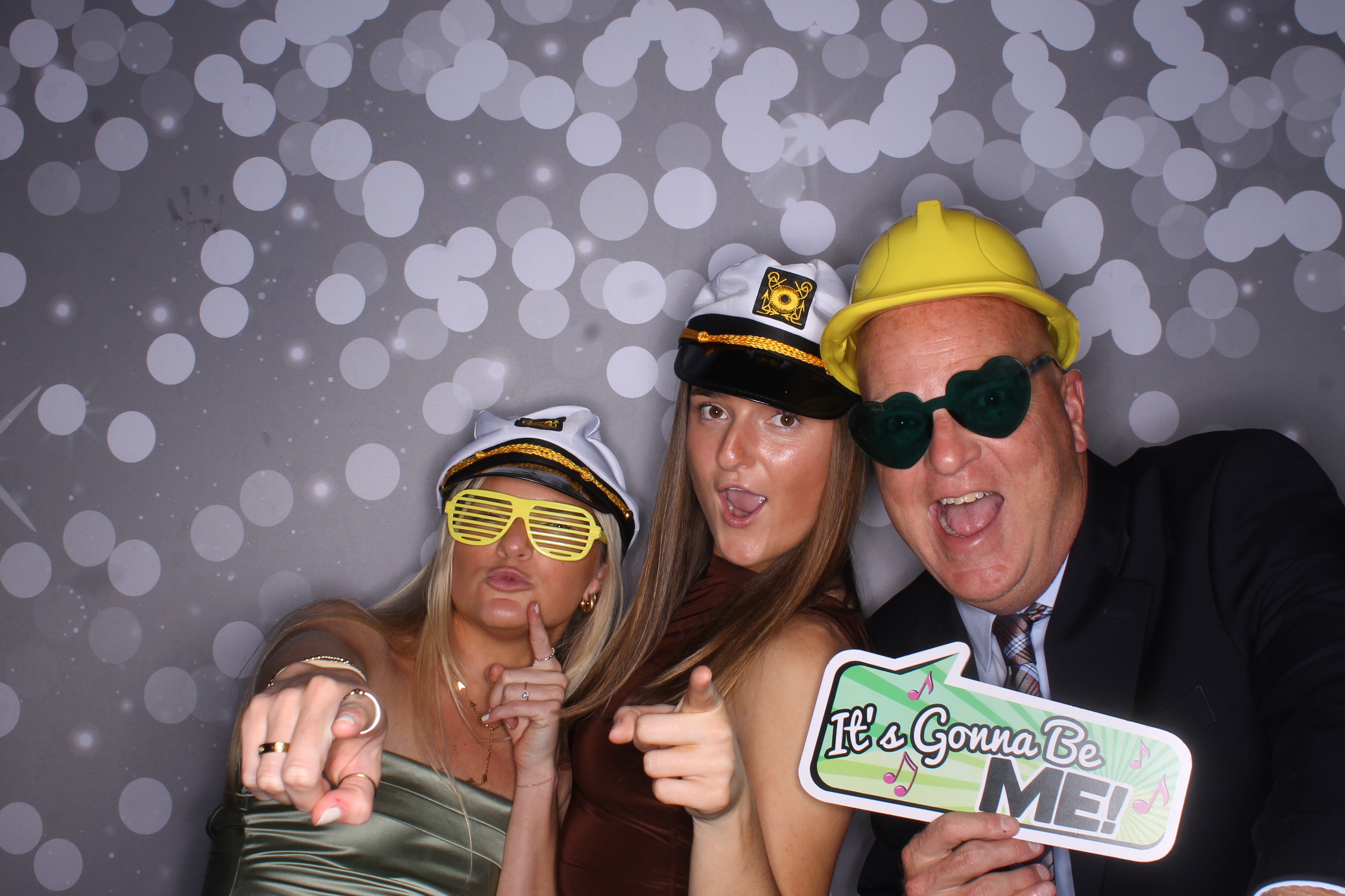 The Guth's | View more photos from the event at gallery.photoboothcincy.com/u/PhotoBoothCincy/The-Guths