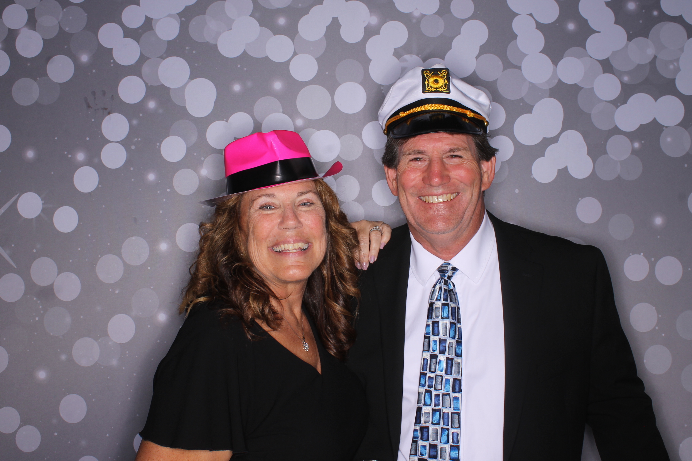 The Guth's | View more photos from the event at gallery.photoboothcincy.com/u/PhotoBoothCincy/The-Guths