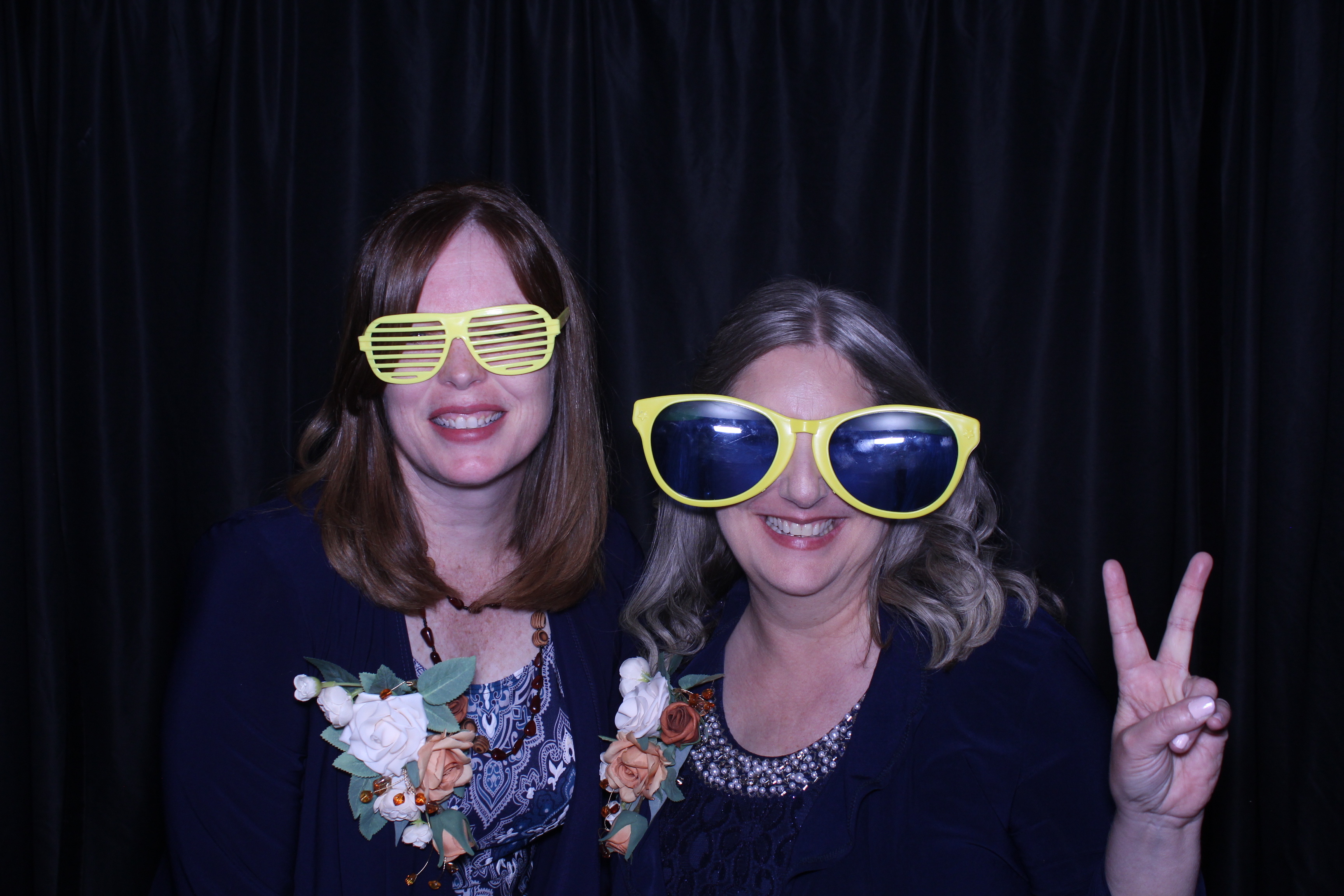 The Knowles | View more photos from the event at gallery.photoboothcincy.com/u/PhotoBoothCincy/The-Knowles