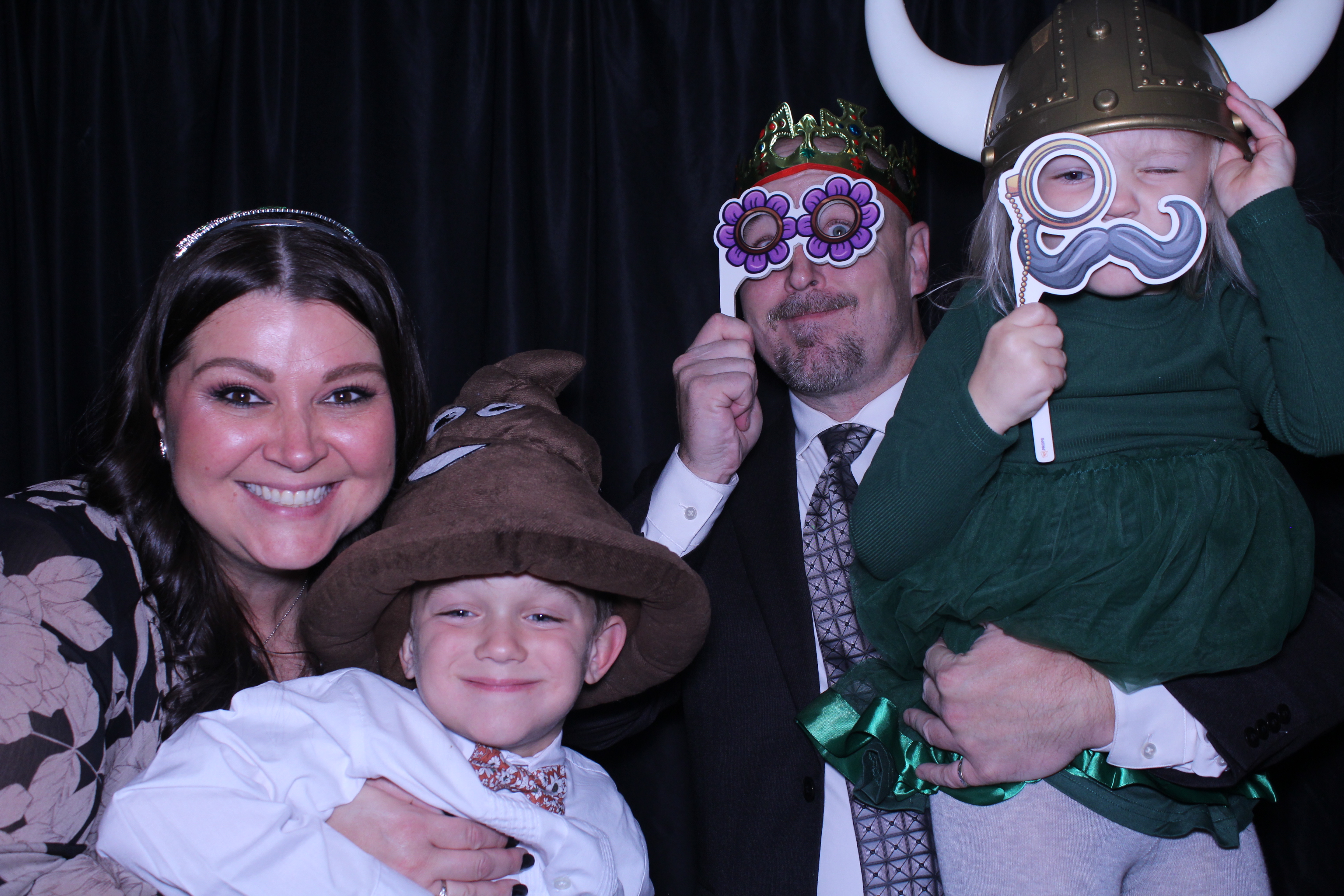 The Knowles | View more photos from the event at gallery.photoboothcincy.com/u/PhotoBoothCincy/The-Knowles