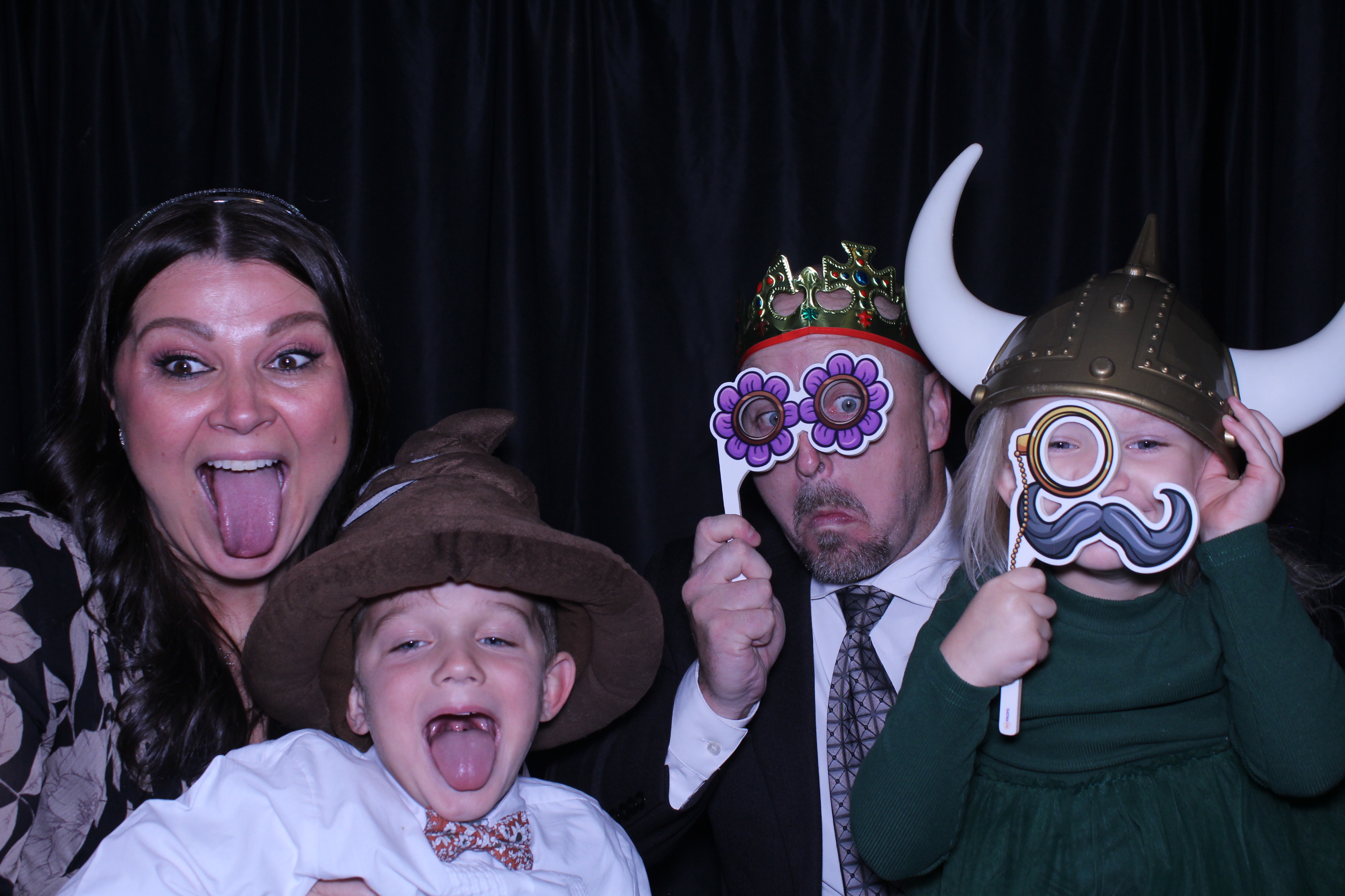 The Knowles | View more photos from the event at gallery.photoboothcincy.com/u/PhotoBoothCincy/The-Knowles