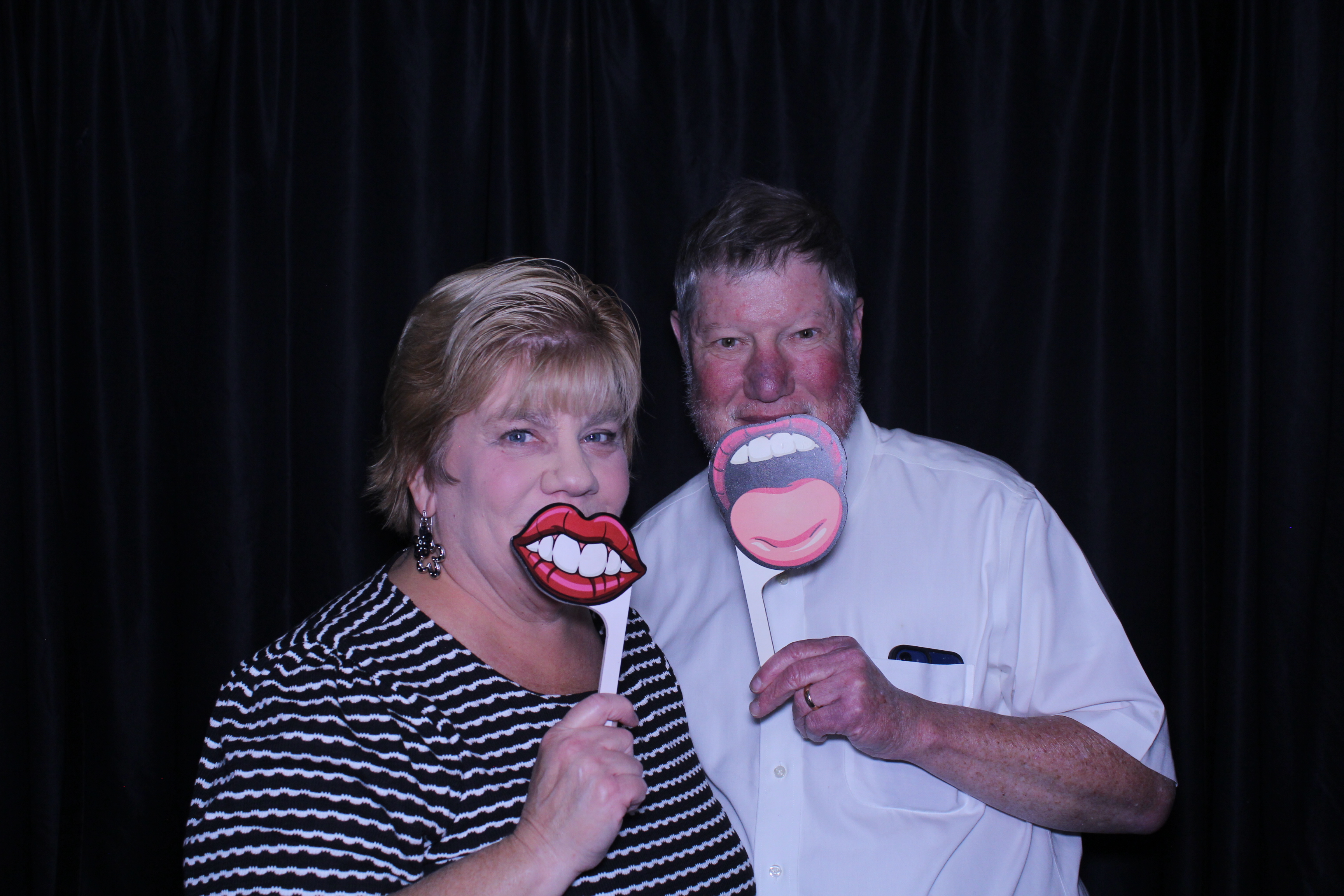 The Knowles | View more photos from the event at gallery.photoboothcincy.com/u/PhotoBoothCincy/The-Knowles